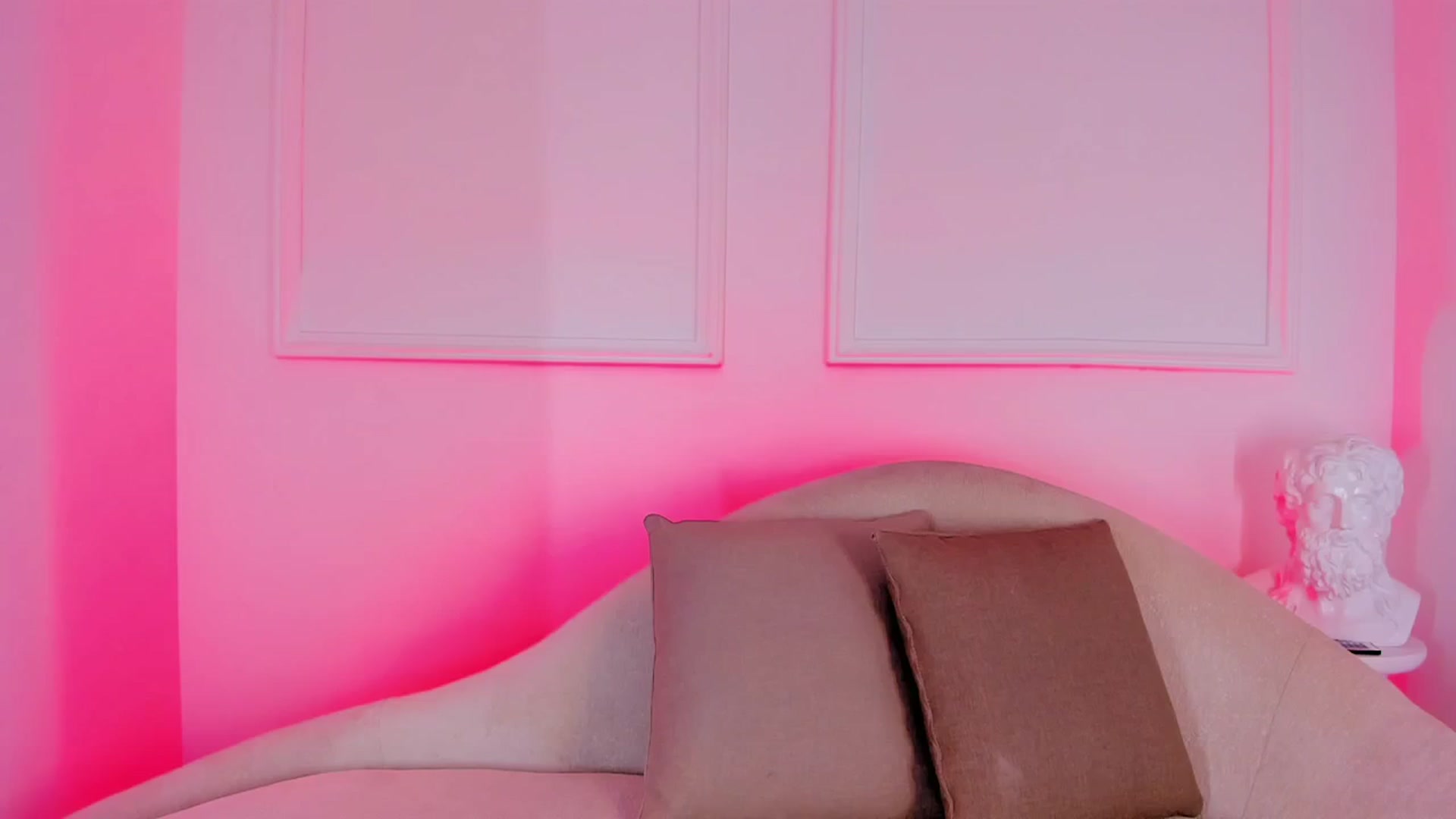 Gallery image thumbnail from VictoriaMilan's myfreecams stream on, 11/20/2024, 14:22 image 5 of 20