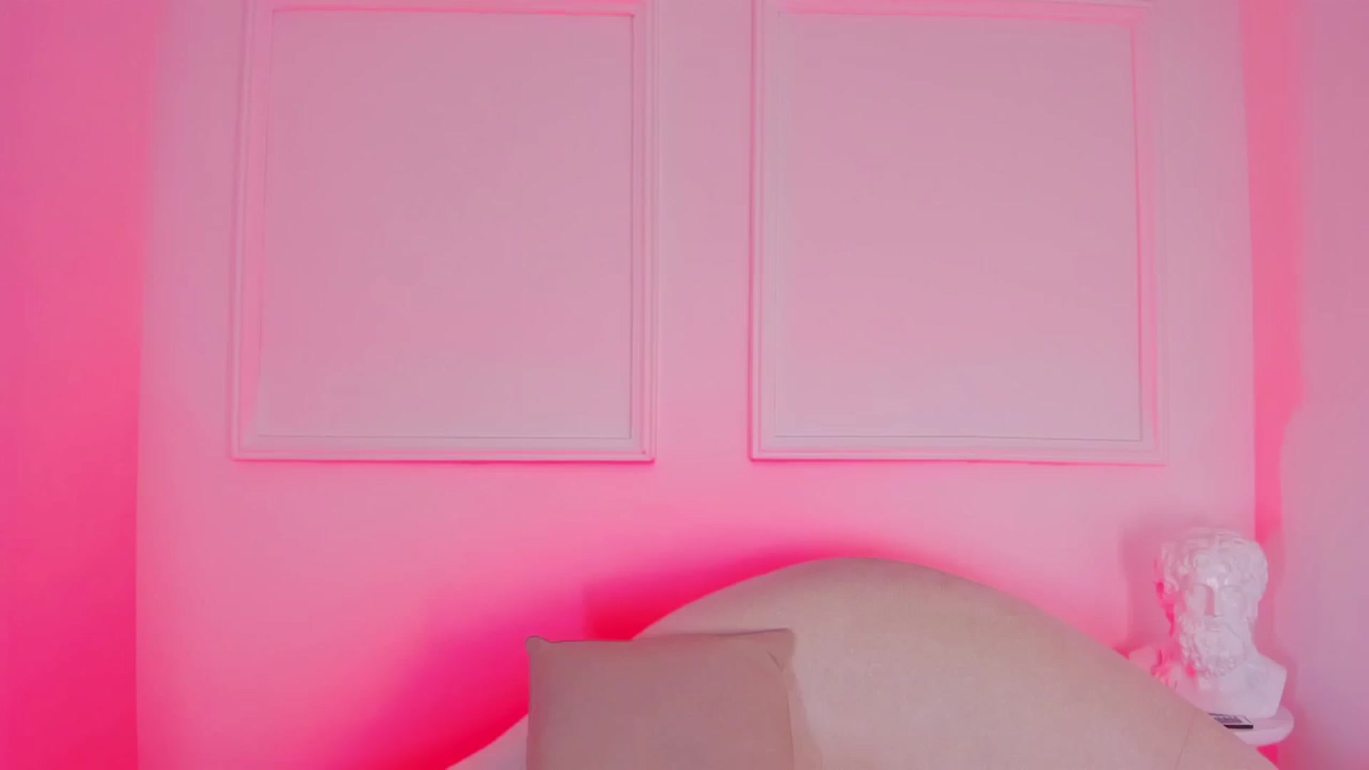 Gallery image thumbnail from VictoriaMilan's myfreecams stream on, 11/20/2024, 17:35 image 4 of 20