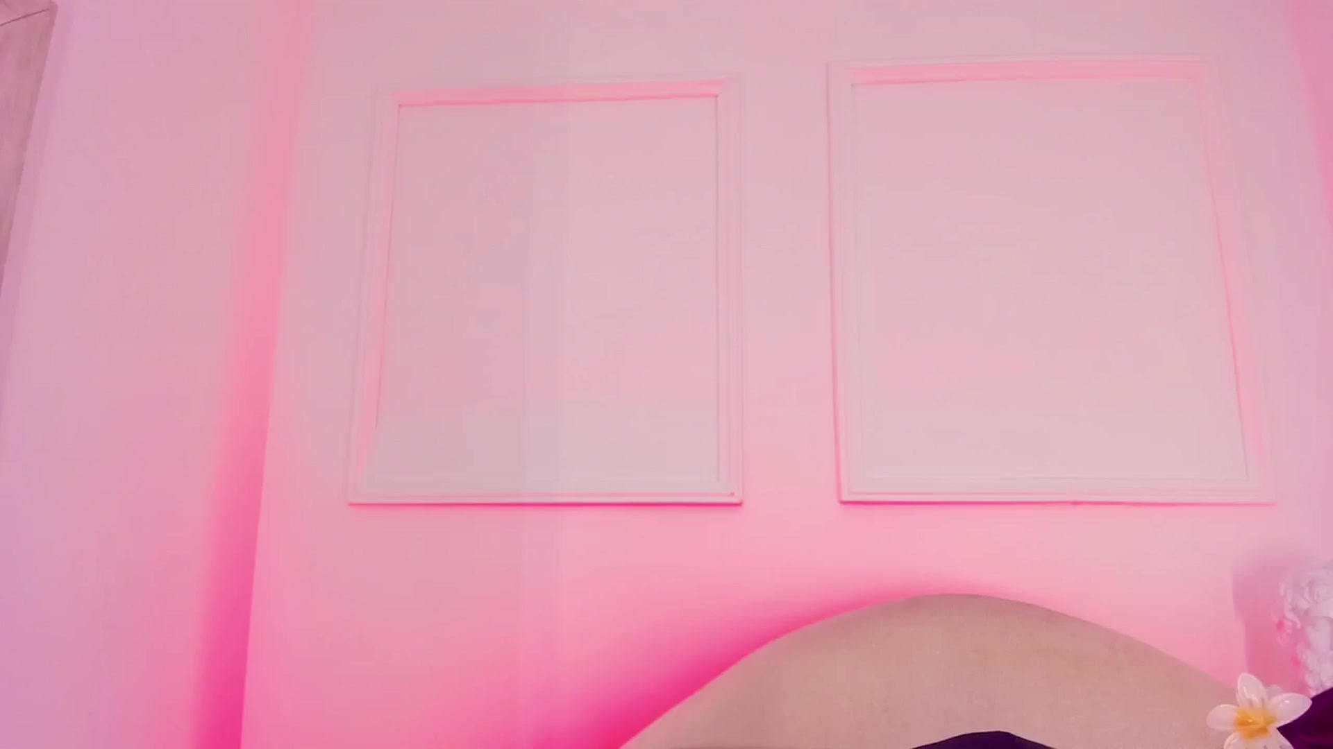 Gallery image thumbnail from VictoriaMilan's myfreecams stream on, 11/21/2024, 17:41 image 16 of 20