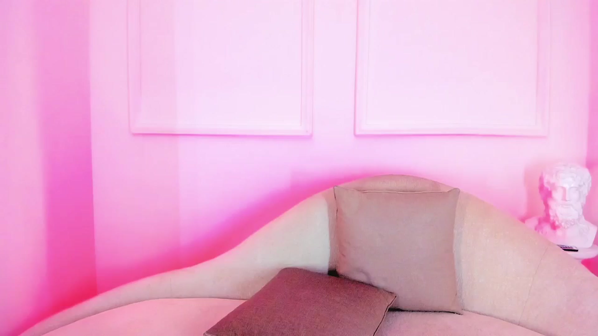 Gallery image thumbnail from VictoriaMilan's myfreecams stream on, 11/22/2024, 17:16 image 13 of 20