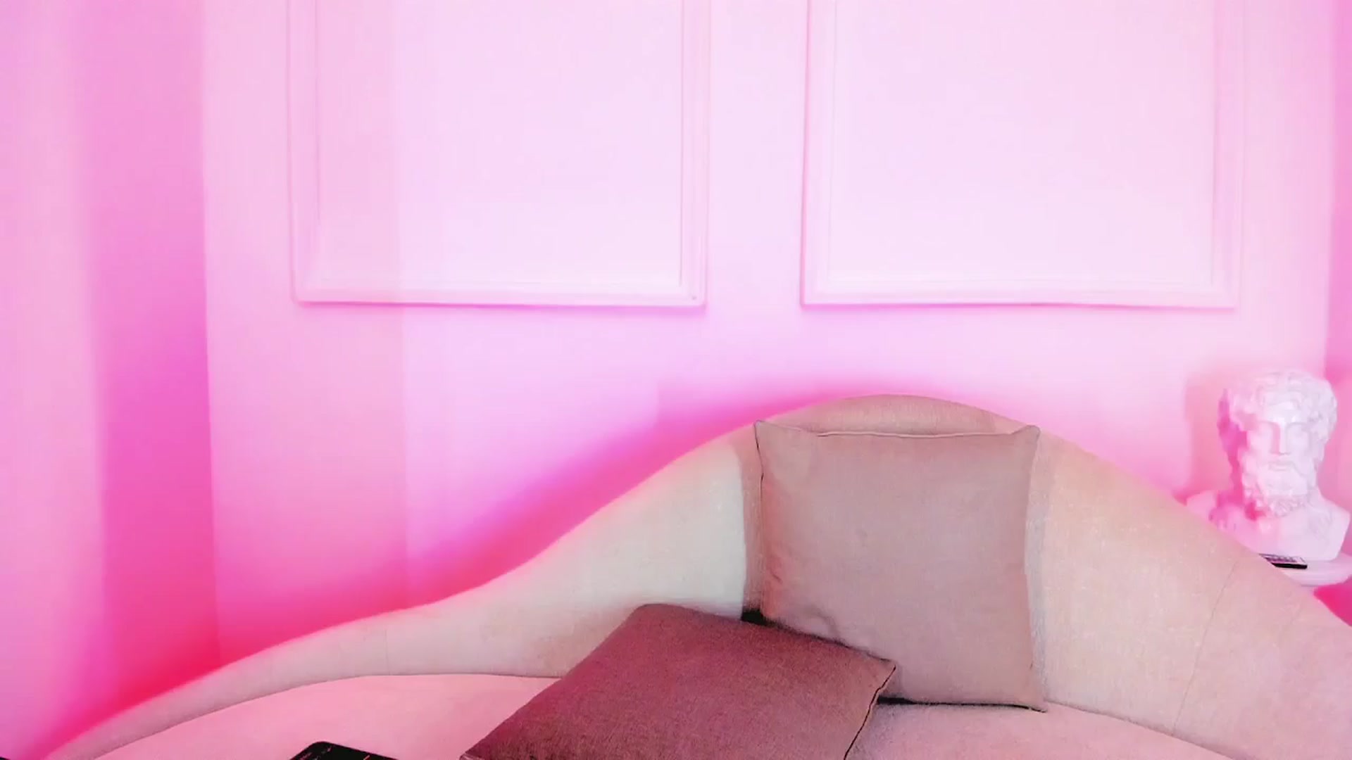 Gallery image thumbnail from VictoriaMilan's myfreecams stream on, 11/22/2024, 17:16 image 12 of 20