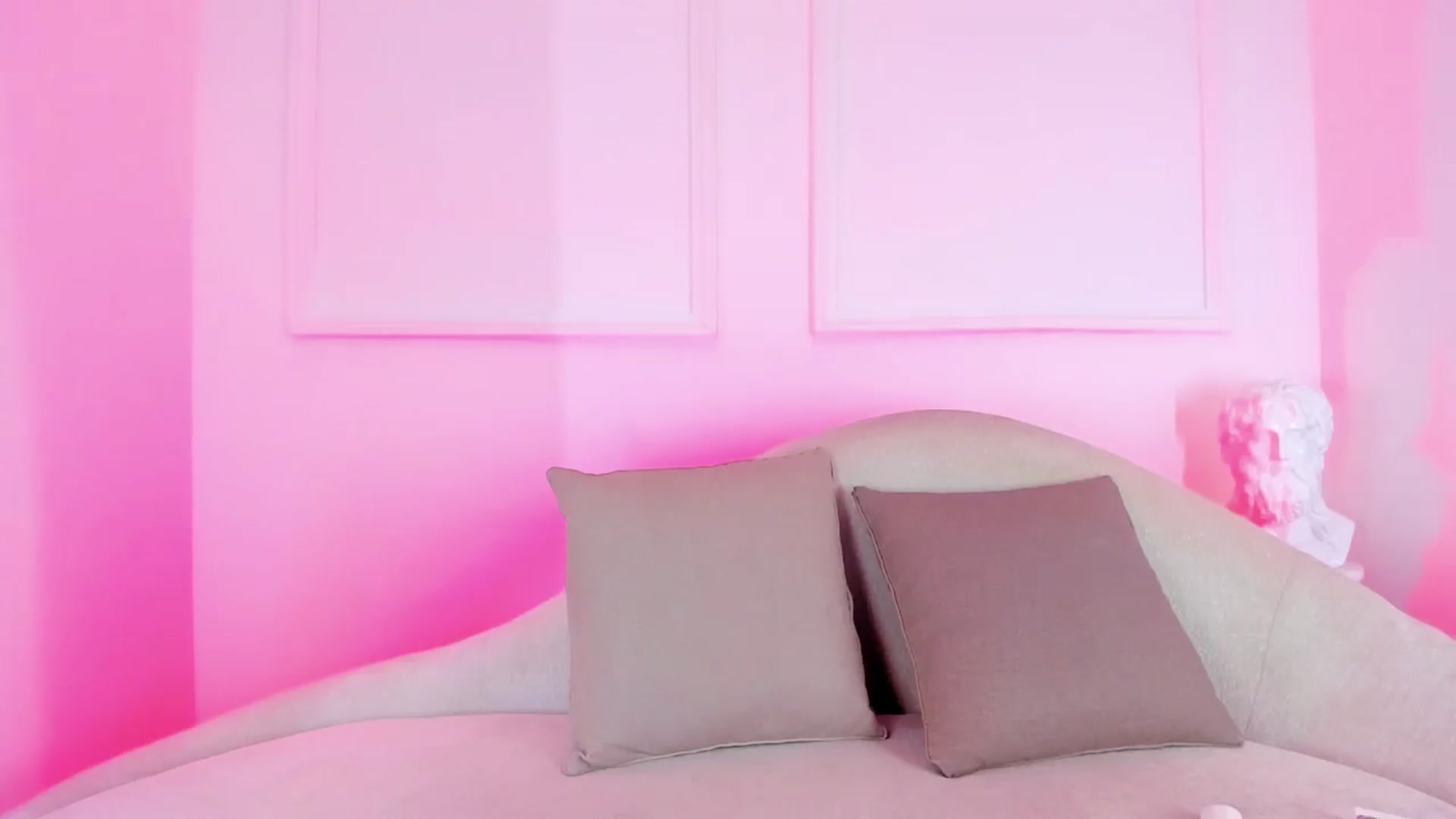Gallery image thumbnail from VictoriaMilan's myfreecams stream on, 11/26/2024, 16:36 image 3 of 20