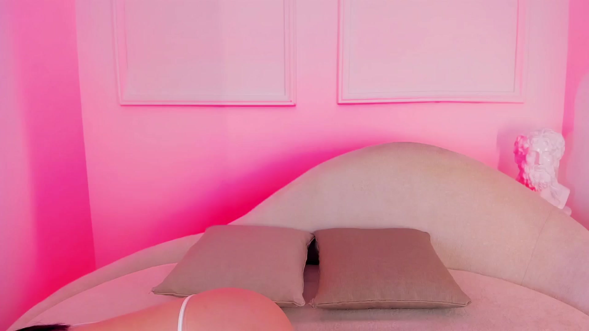 Gallery image thumbnail from VictoriaMilan's myfreecams stream on, 11/27/2024, 15:40 image 2 of 20