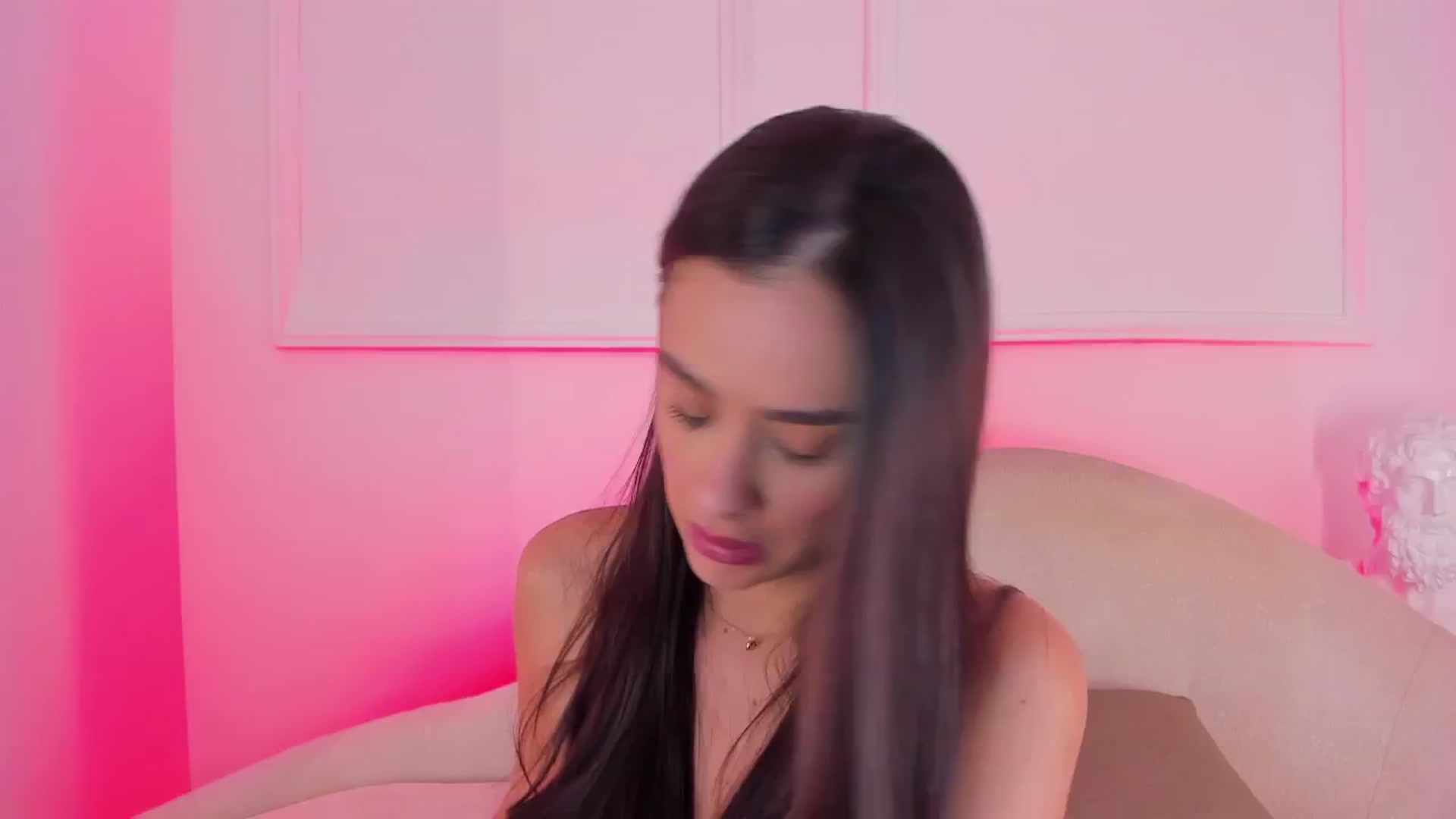 Gallery image thumbnail from VictoriaMilan's myfreecams stream on, 11/27/2024, 17:27 image 13 of 20