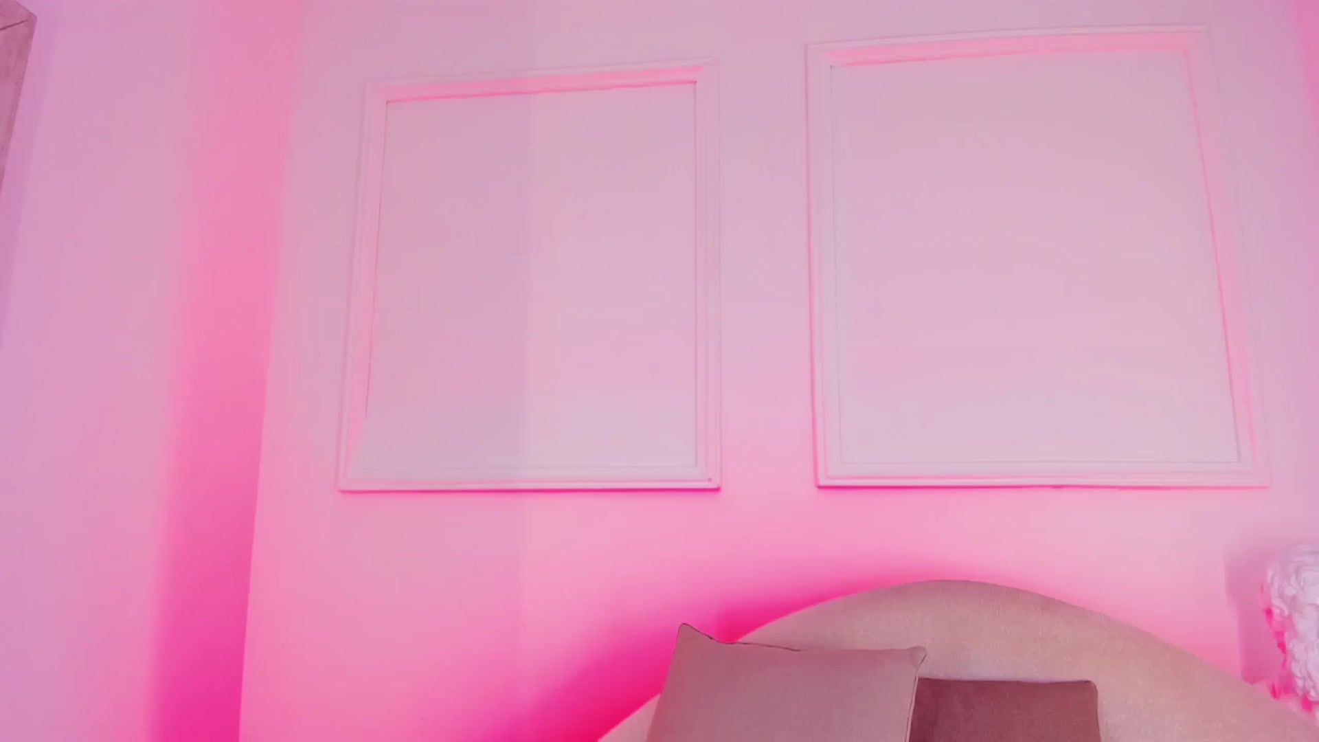 Gallery image thumbnail from VictoriaMilan's myfreecams stream on, 11/27/2024, 17:27 image 1 of 20