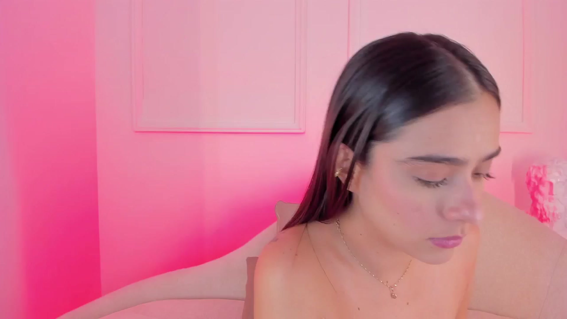 Gallery image thumbnail from VictoriaMilan's myfreecams stream on, 11/28/2024, 17:30 image 18 of 20