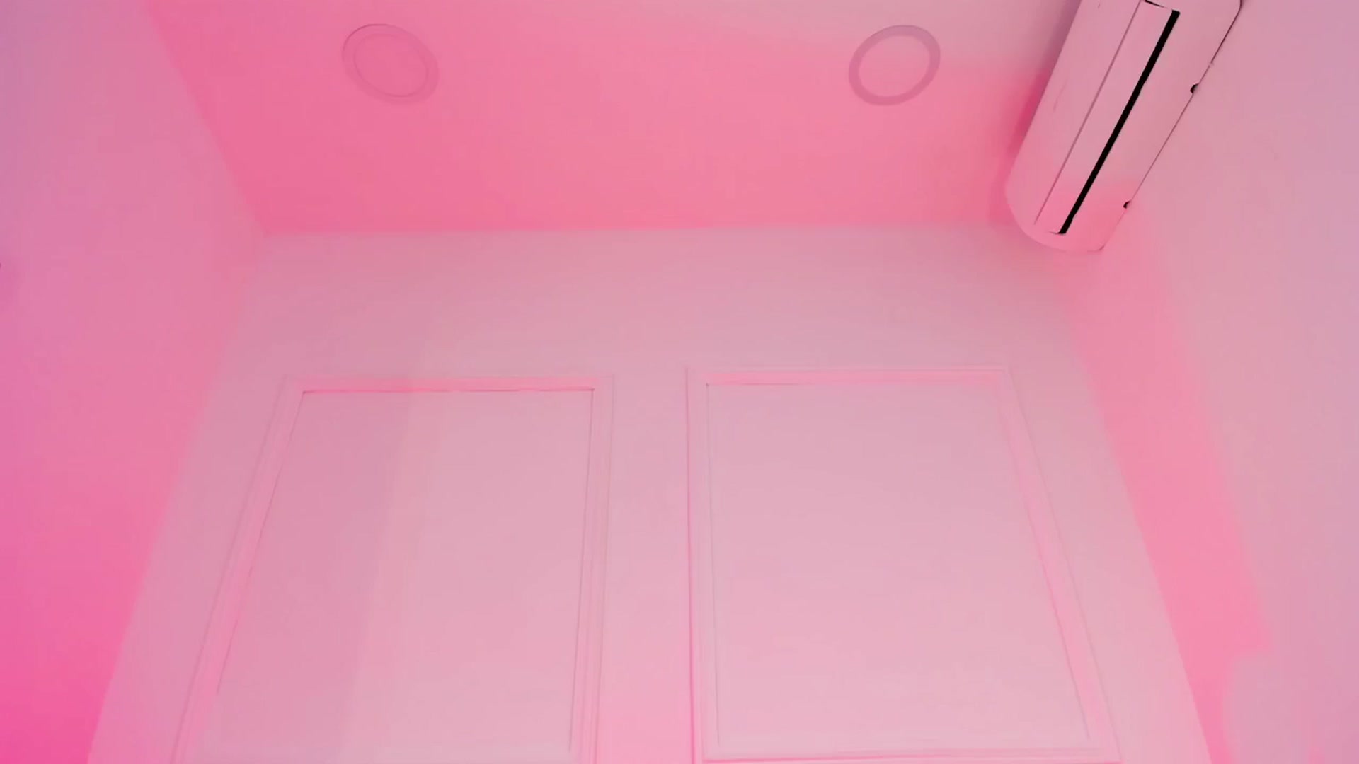 Gallery image thumbnail from VictoriaMilan's myfreecams stream on, 11/28/2024, 17:30 image 15 of 20