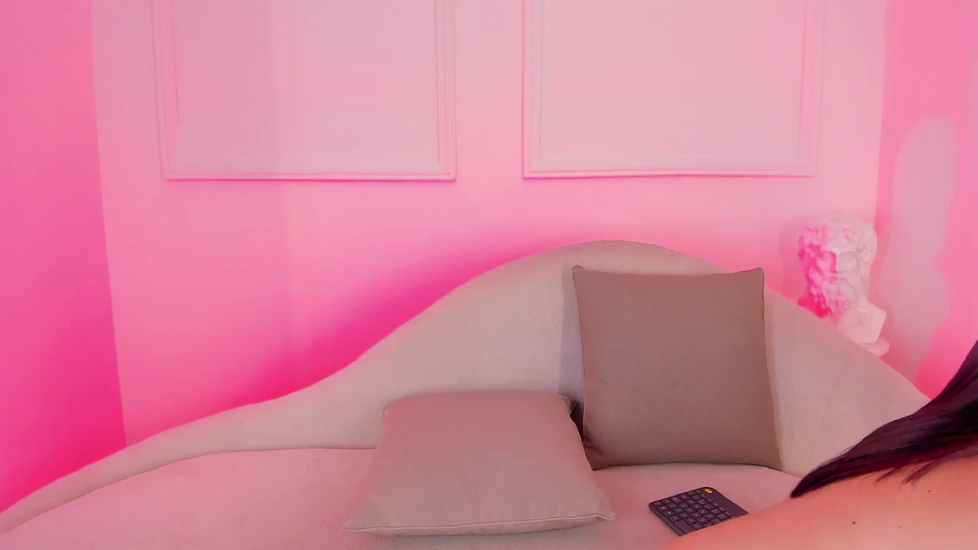 Gallery image thumbnail from VictoriaMilan's myfreecams stream on, 11/28/2024, 17:30 image 7 of 20