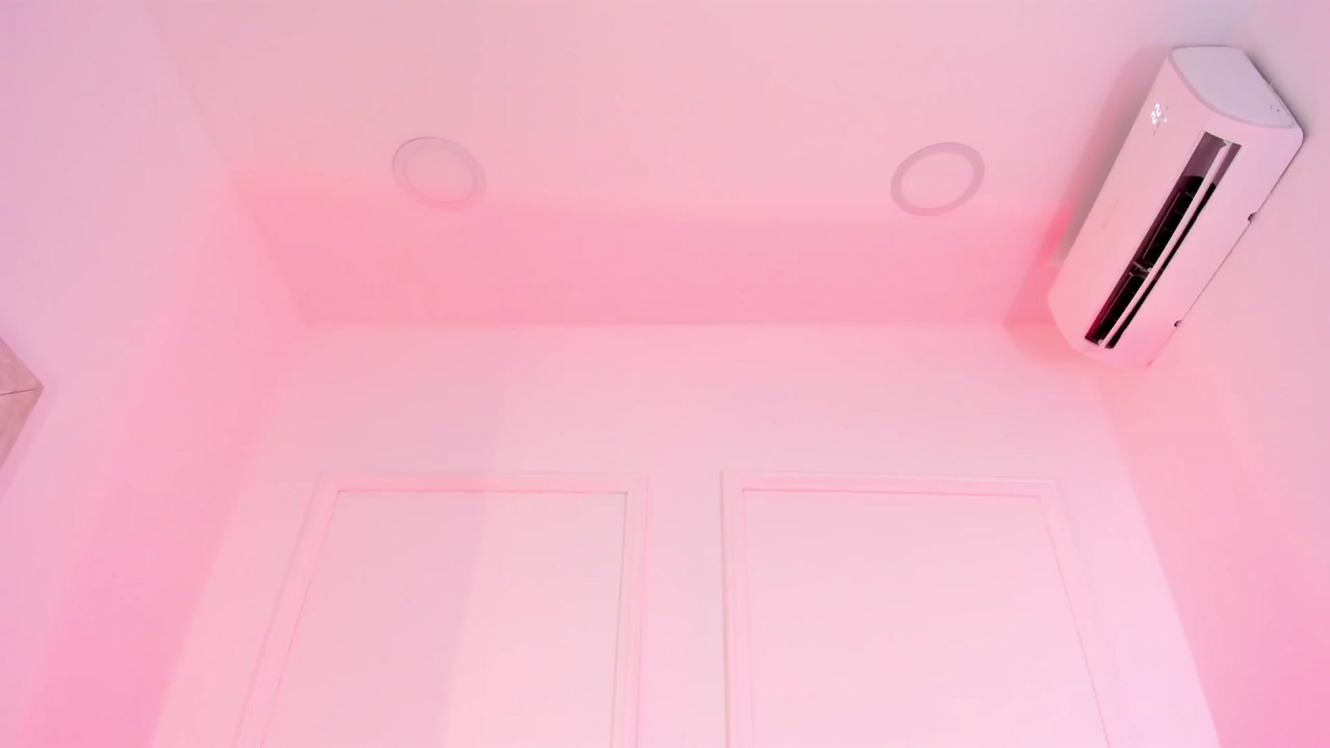 Gallery image thumbnail from VictoriaMilan's myfreecams stream on, 12/03/2024, 17:07 image 14 of 20