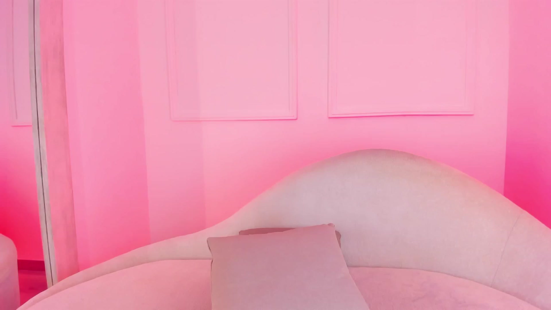 Gallery image thumbnail from VictoriaMilan's myfreecams stream on, 12/04/2024, 16:23 image 15 of 20