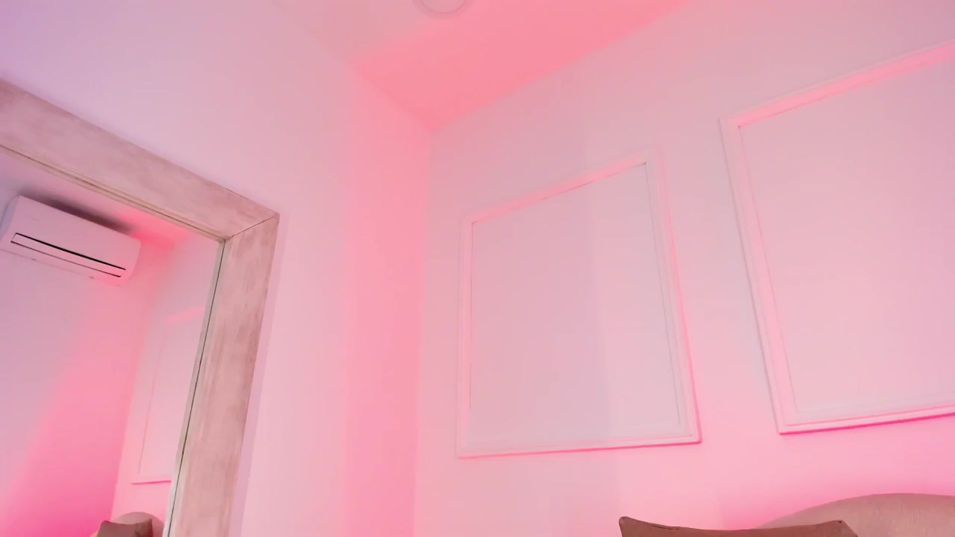 Gallery image thumbnail from VictoriaMilan's myfreecams stream on, 12/04/2024, 19:30 image 13 of 20
