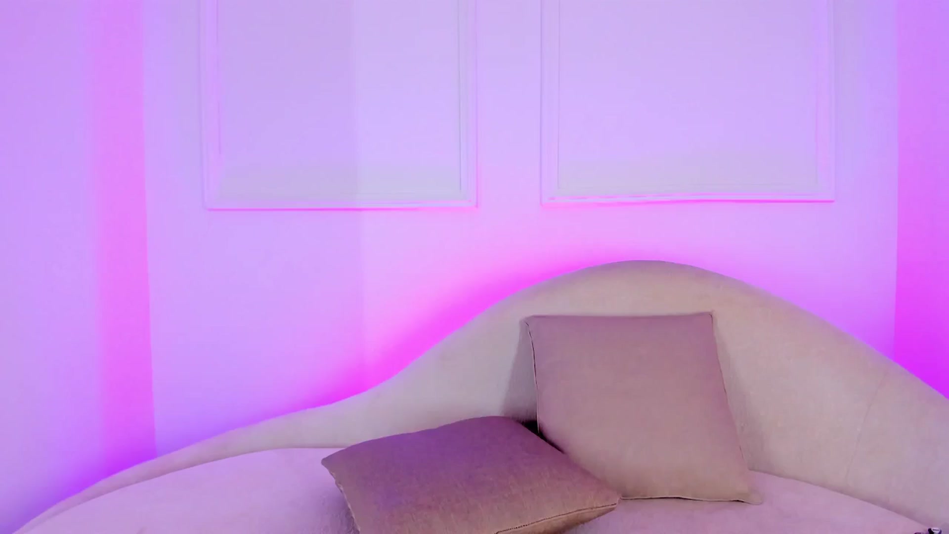 Gallery image thumbnail from VictoriaMilan's myfreecams stream on, 12/10/2024, 15:33 image 5 of 20