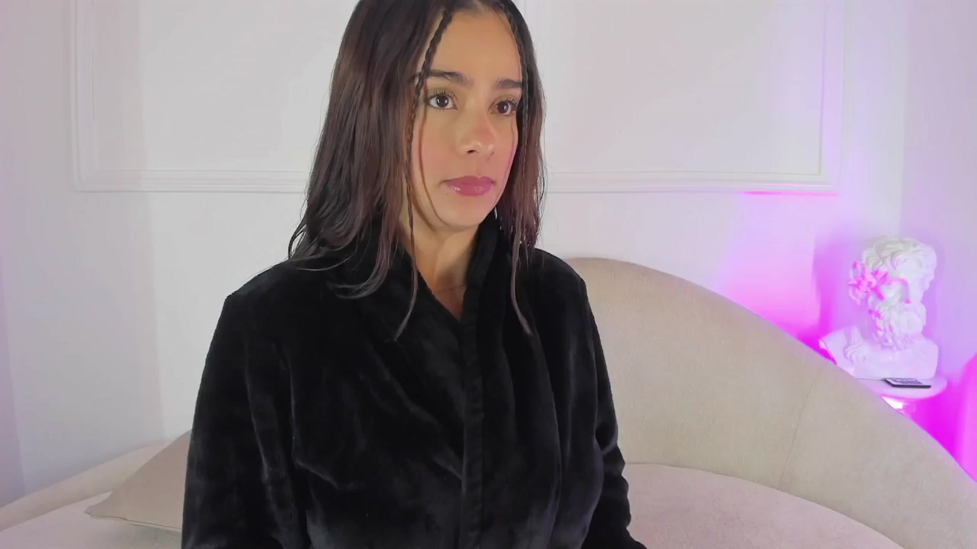 Gallery image thumbnail from VictoriaMilan's myfreecams stream on, 12/18/2024, 14:25 image 14 of 20