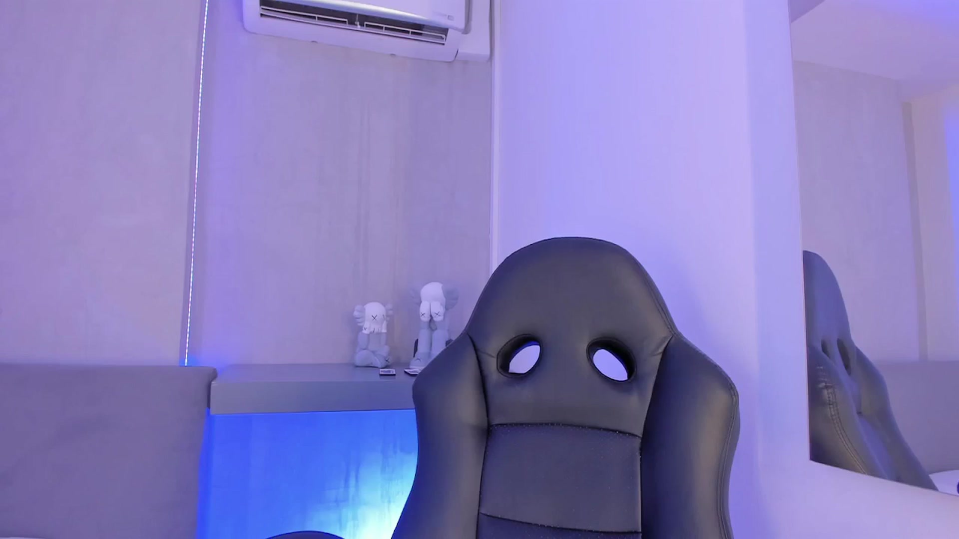 Gallery image thumbnail from VictoriaMilan's myfreecams stream on, 12/19/2024, 15:51 image 7 of 20