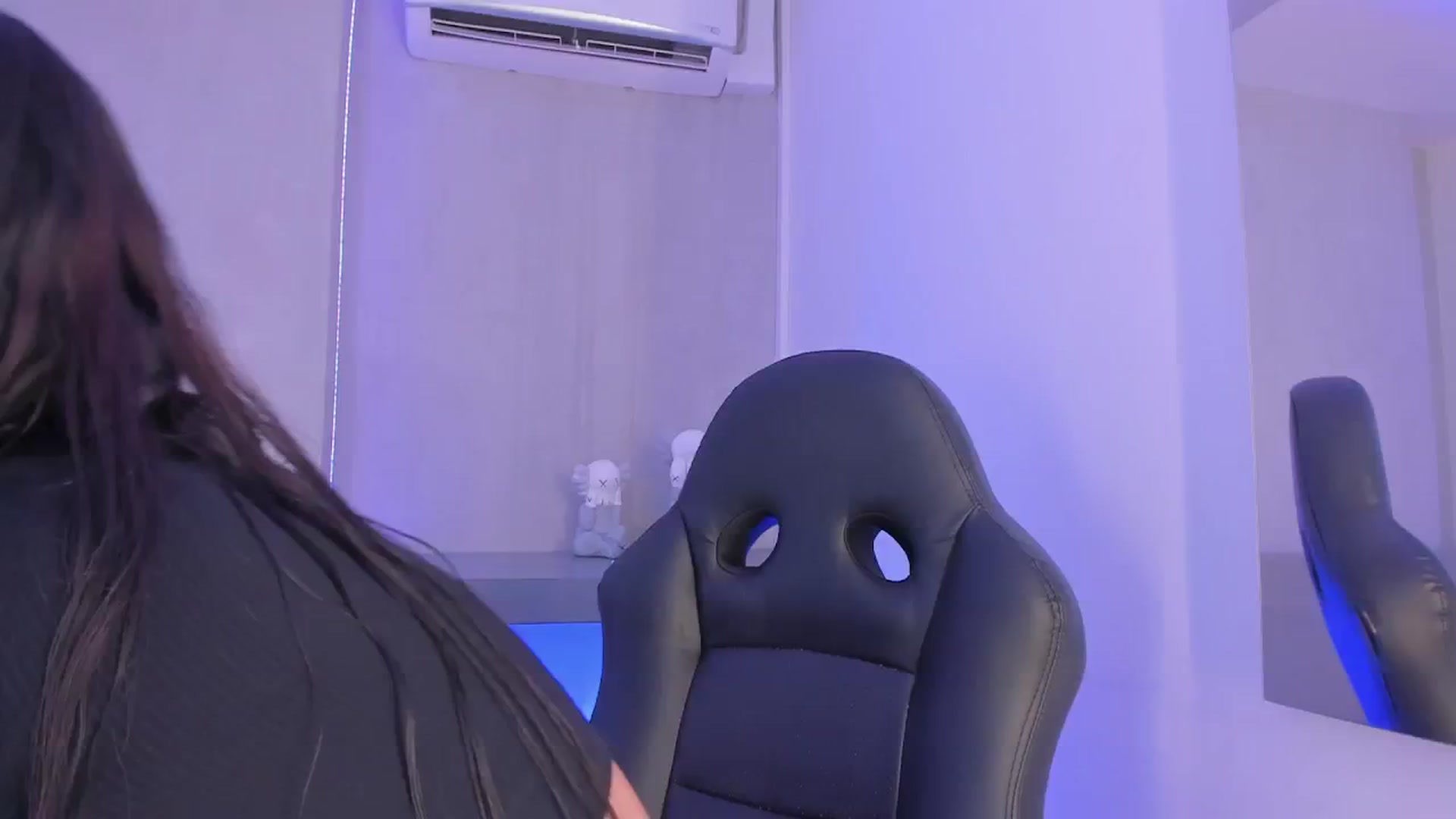 Gallery image thumbnail from VictoriaMilan's myfreecams stream on, 12/19/2024, 15:51 image 10 of 20