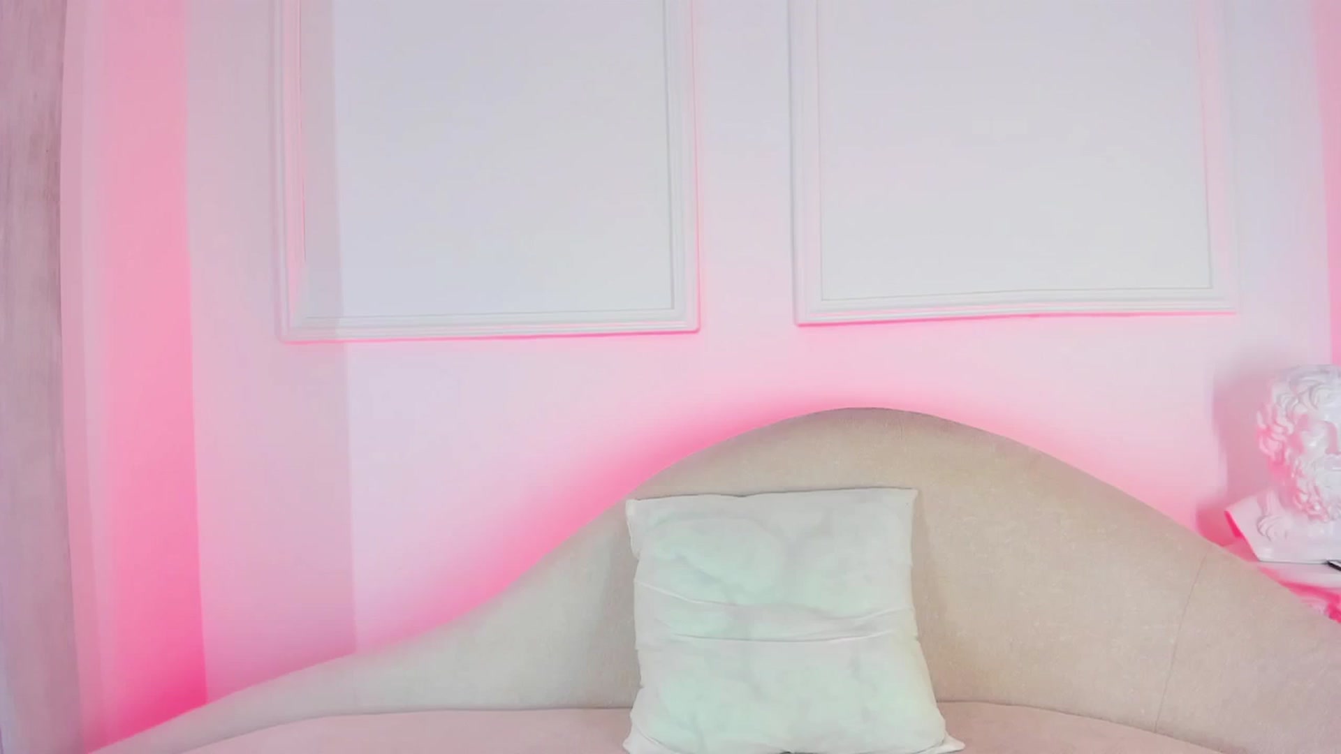 Gallery image thumbnail from VictoriaMilan's myfreecams stream on, 12/24/2024, 15:23 image 7 of 20