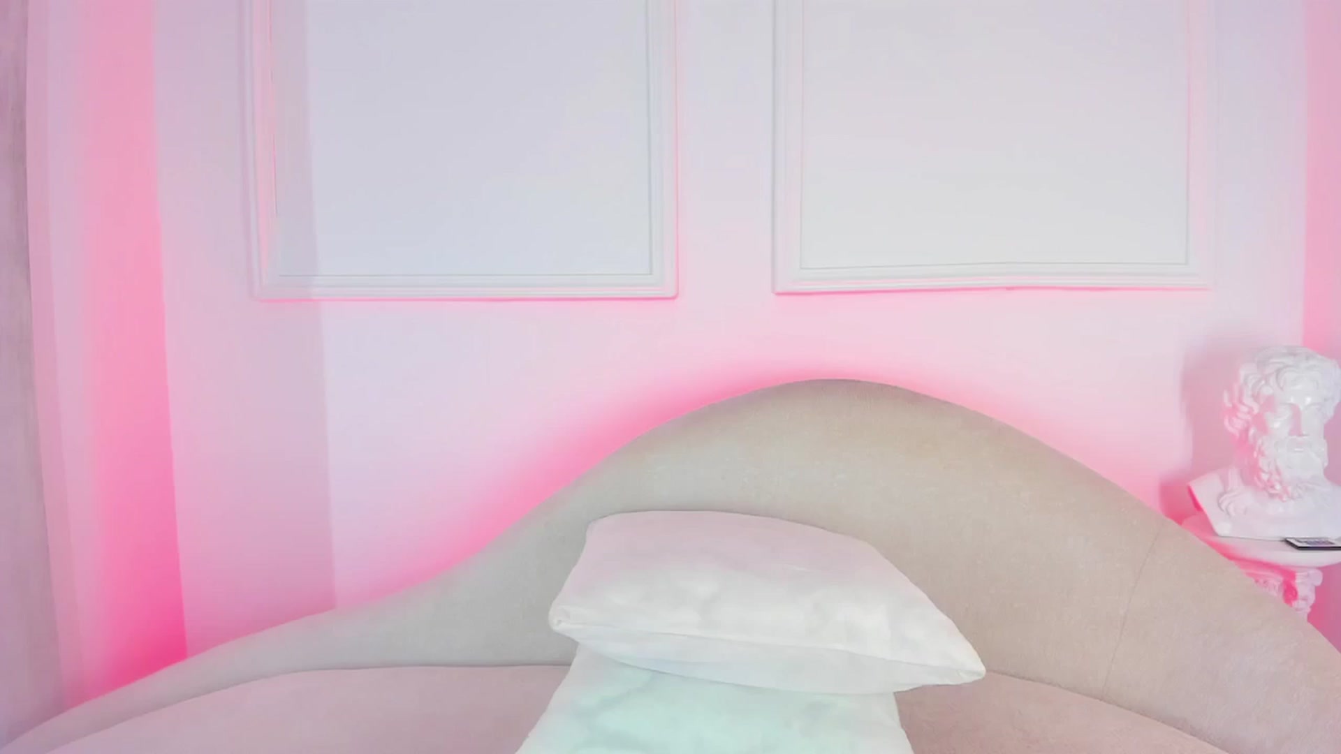 Gallery image thumbnail from VictoriaMilan's myfreecams stream on, 12/24/2024, 15:23 image 1 of 20