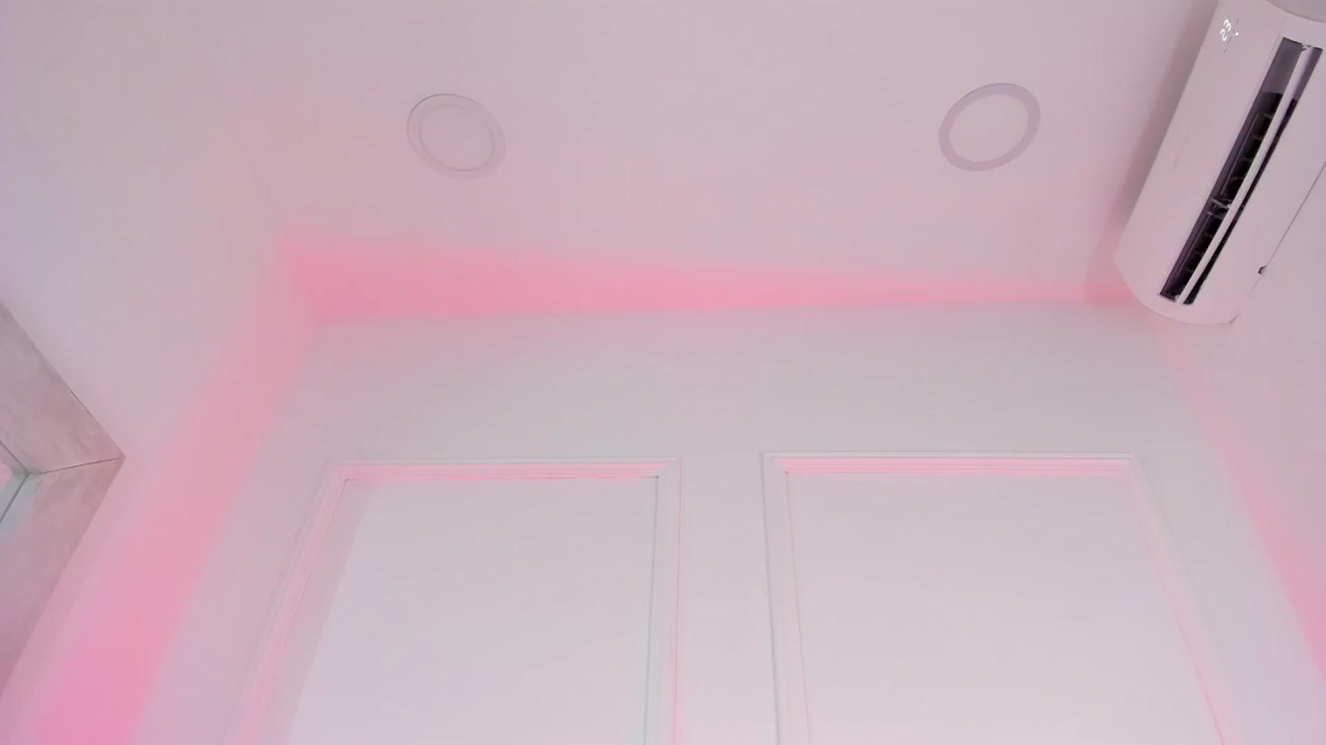 Gallery image thumbnail from VictoriaMilan's myfreecams stream on, 12/24/2024, 15:23 image 5 of 20