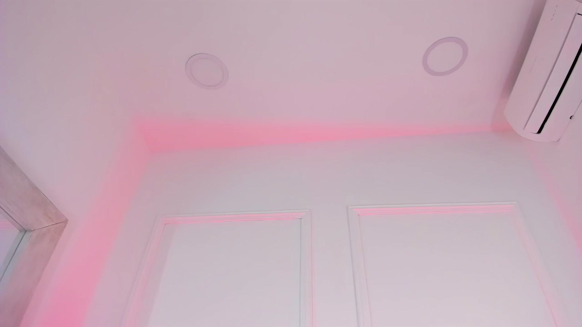 Gallery image thumbnail from VictoriaMilan's myfreecams stream on, 12/24/2024, 15:23 image 6 of 20
