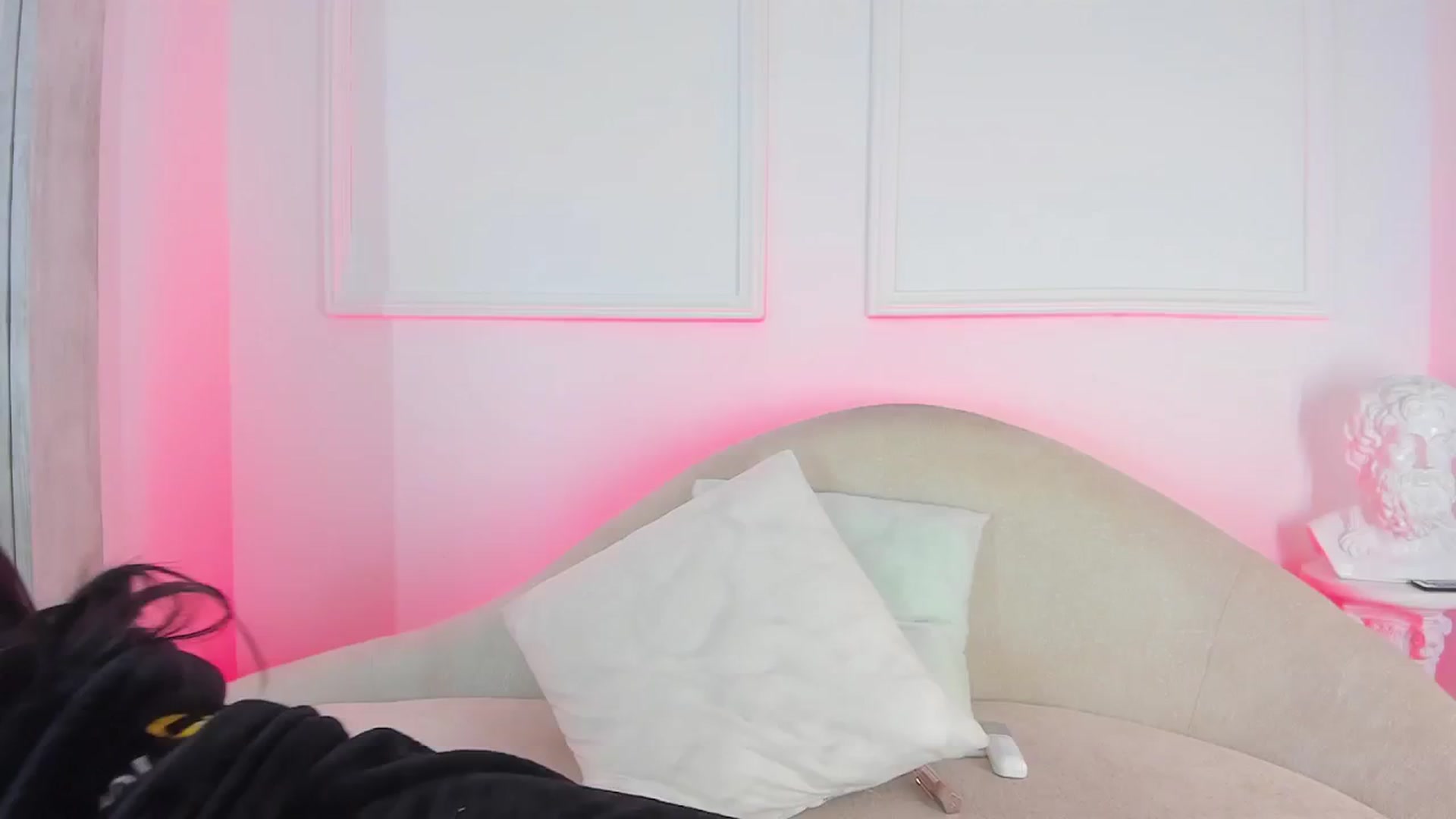 Gallery image thumbnail from VictoriaMilan's myfreecams stream on, 12/24/2024, 16:31 image 1 of 20