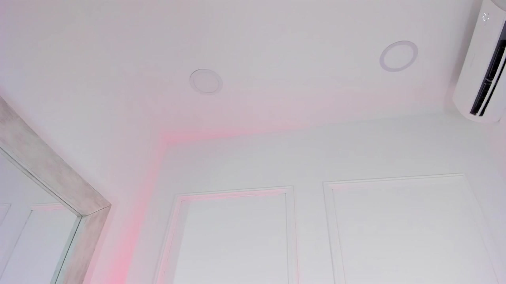 Gallery image thumbnail from VictoriaMilan's myfreecams stream on, 12/24/2024, 16:31 image 9 of 20