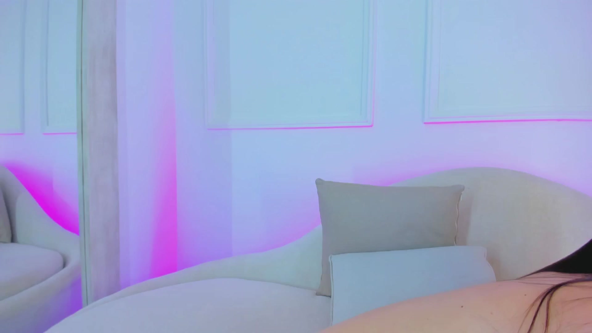 Gallery image thumbnail from VictoriaMilan's myfreecams stream on, 02/18/2025, 18:59 image 9 of 20
