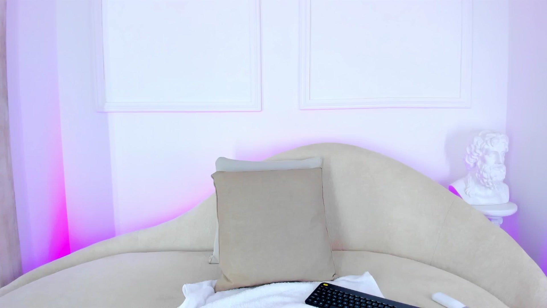 Gallery image thumbnail from VictoriaMilan's myfreecams stream on, 03/06/2025, 13:33 image 3 of 20