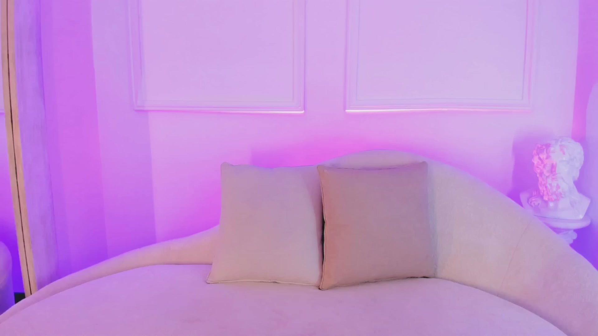 Gallery image thumbnail from VictoriaMilan's myfreecams stream on, 03/26/2025, 17:05 image 1 of 20