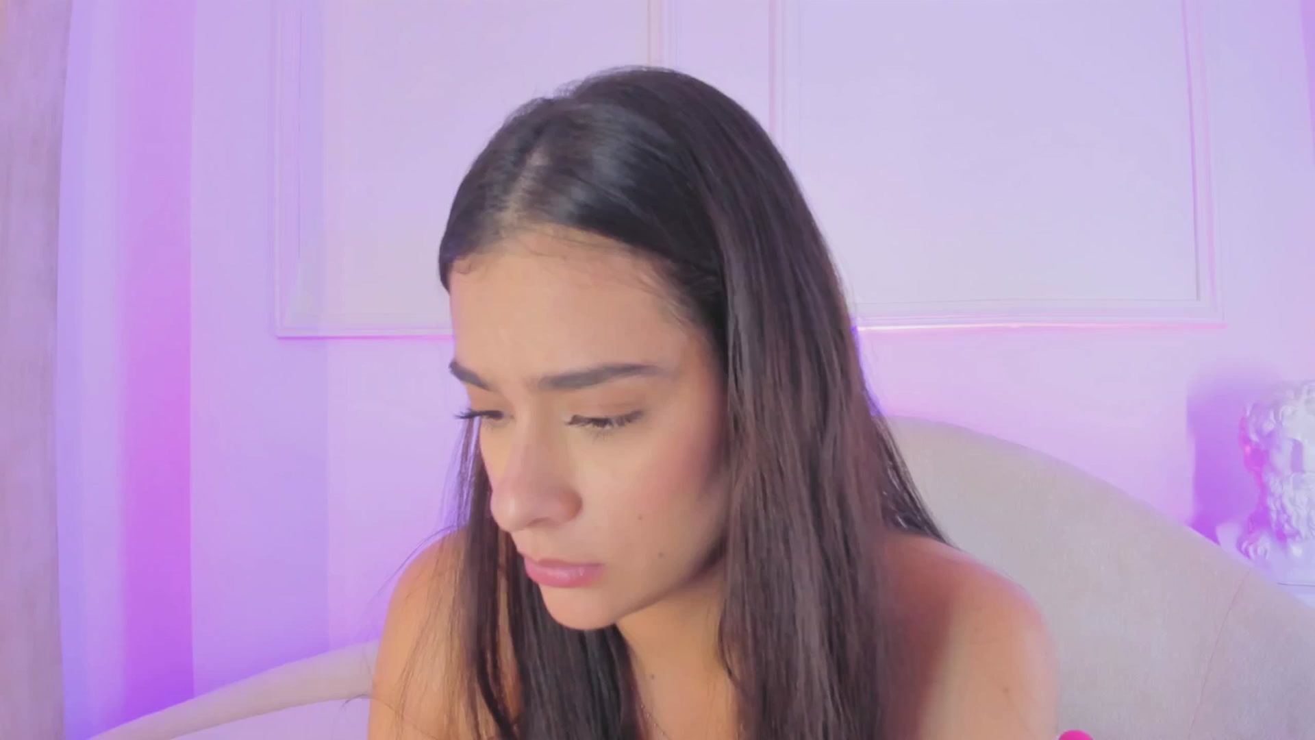 Gallery image thumbnail from VictoriaMilan's myfreecams stream on, 03/26/2025, 19:21 image 15 of 20