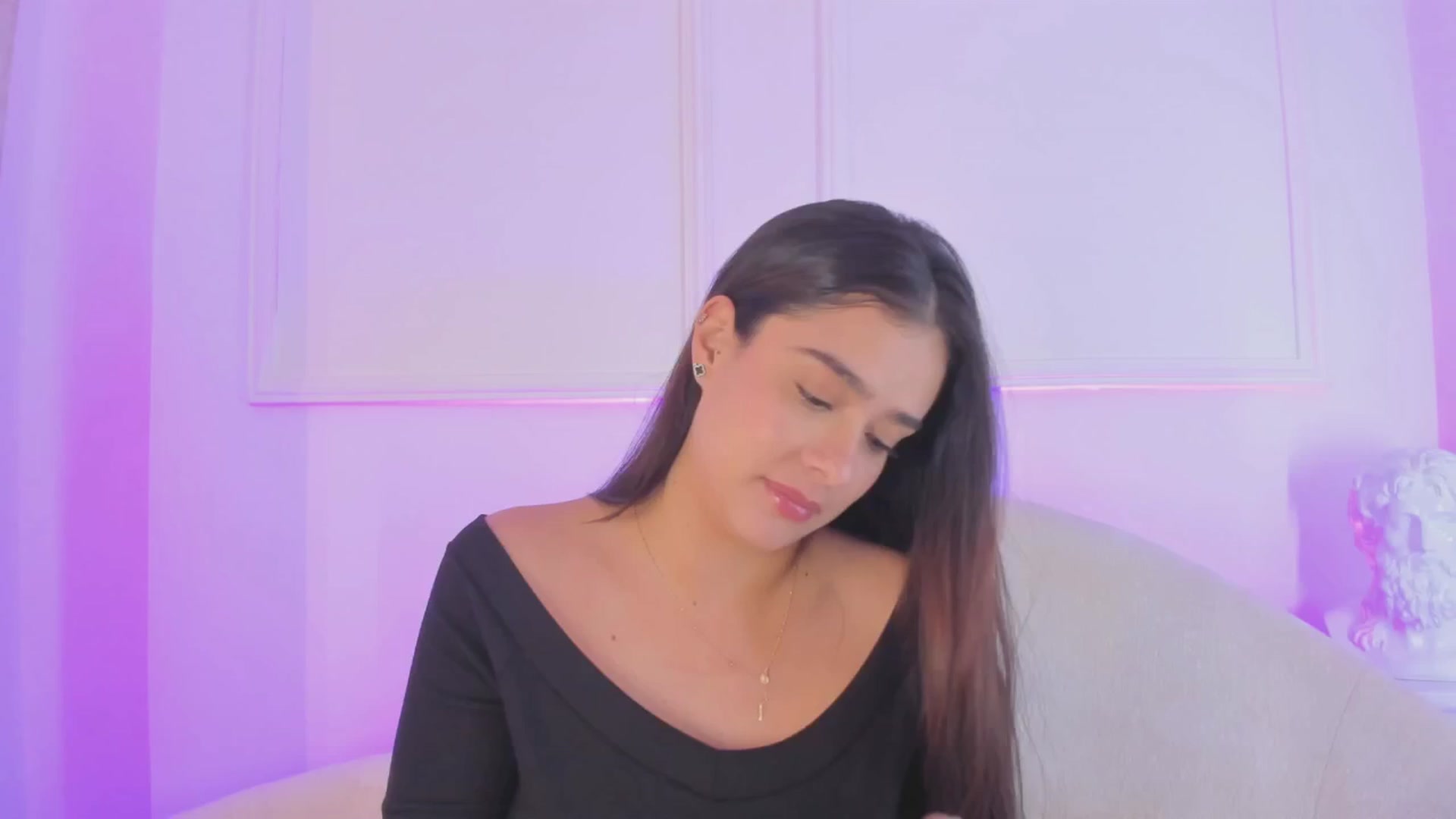 Gallery image thumbnail from VictoriaMilan's myfreecams stream on, 03/26/2025, 19:21 image 3 of 20