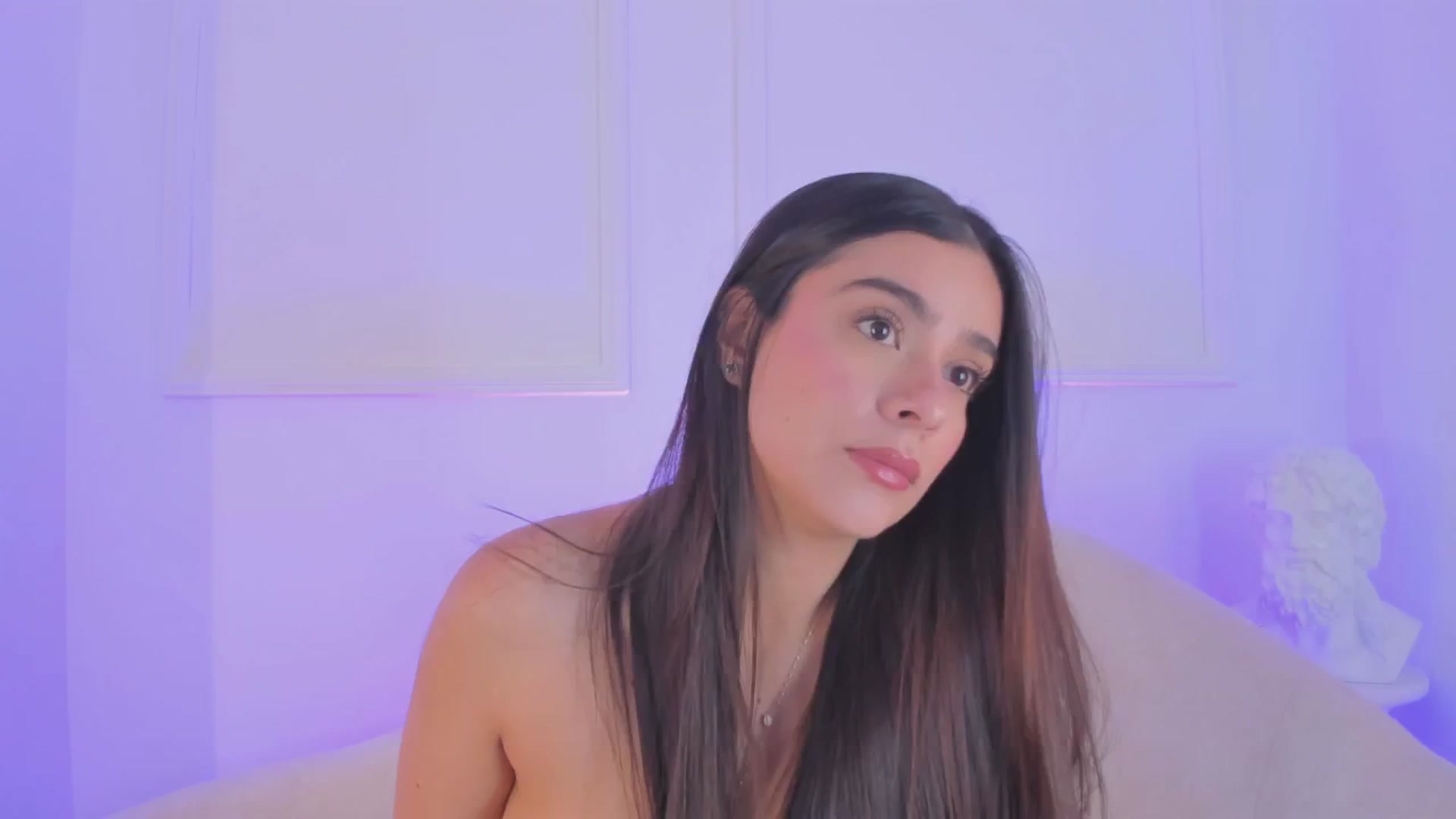 Gallery image thumbnail from VictoriaMilan's myfreecams stream on, 03/29/2025, 18:38 image 4 of 20