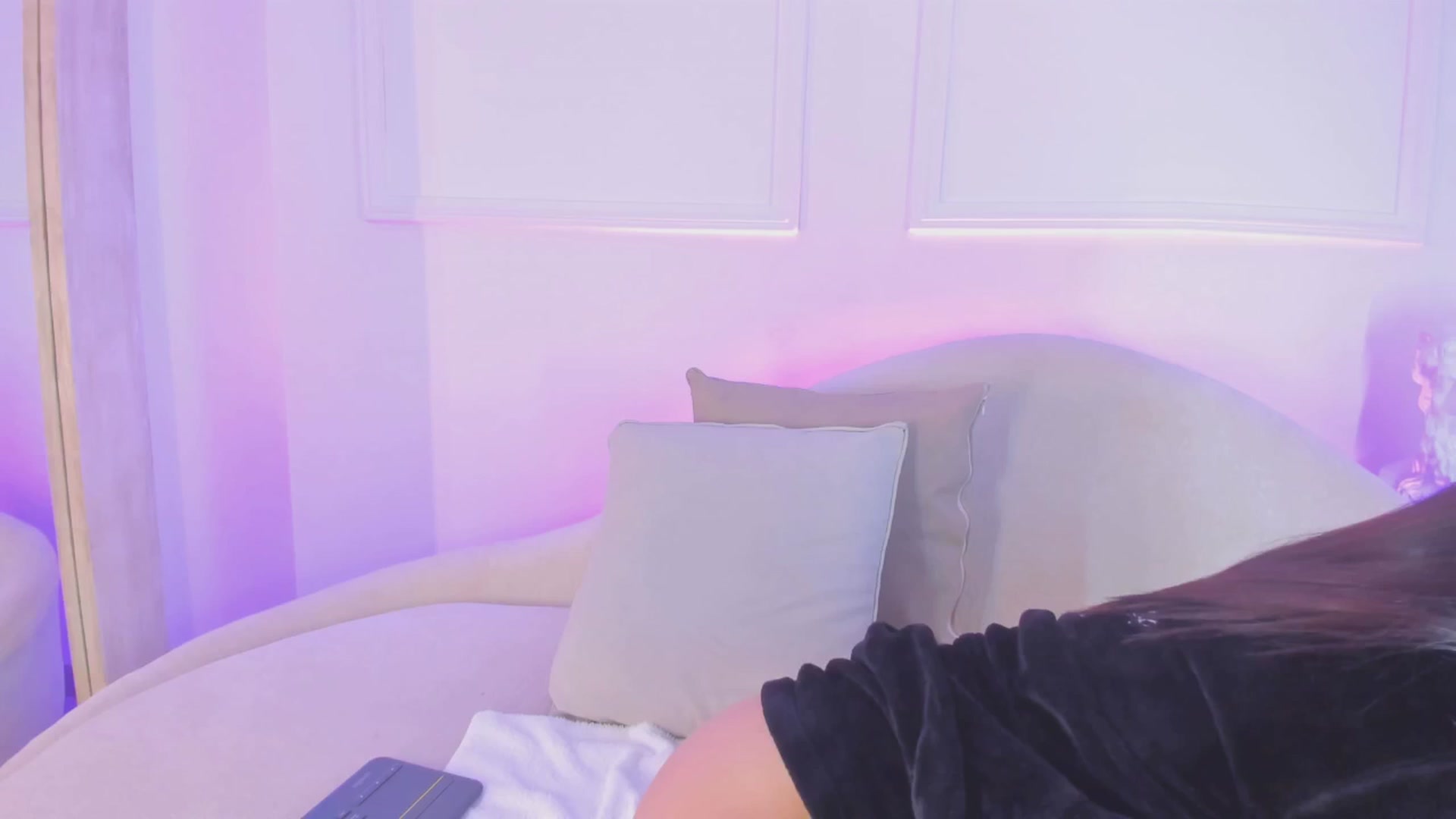 Gallery image thumbnail from VictoriaMilan's myfreecams stream on, 04/02/2025, 15:43 image 20 of 20