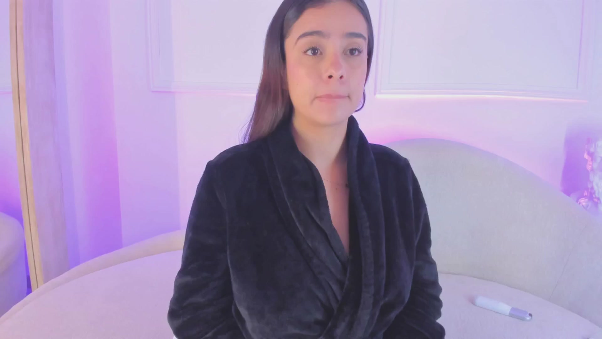 Gallery image thumbnail from VictoriaMilan's myfreecams stream on, 04/02/2025, 15:43 image 18 of 20