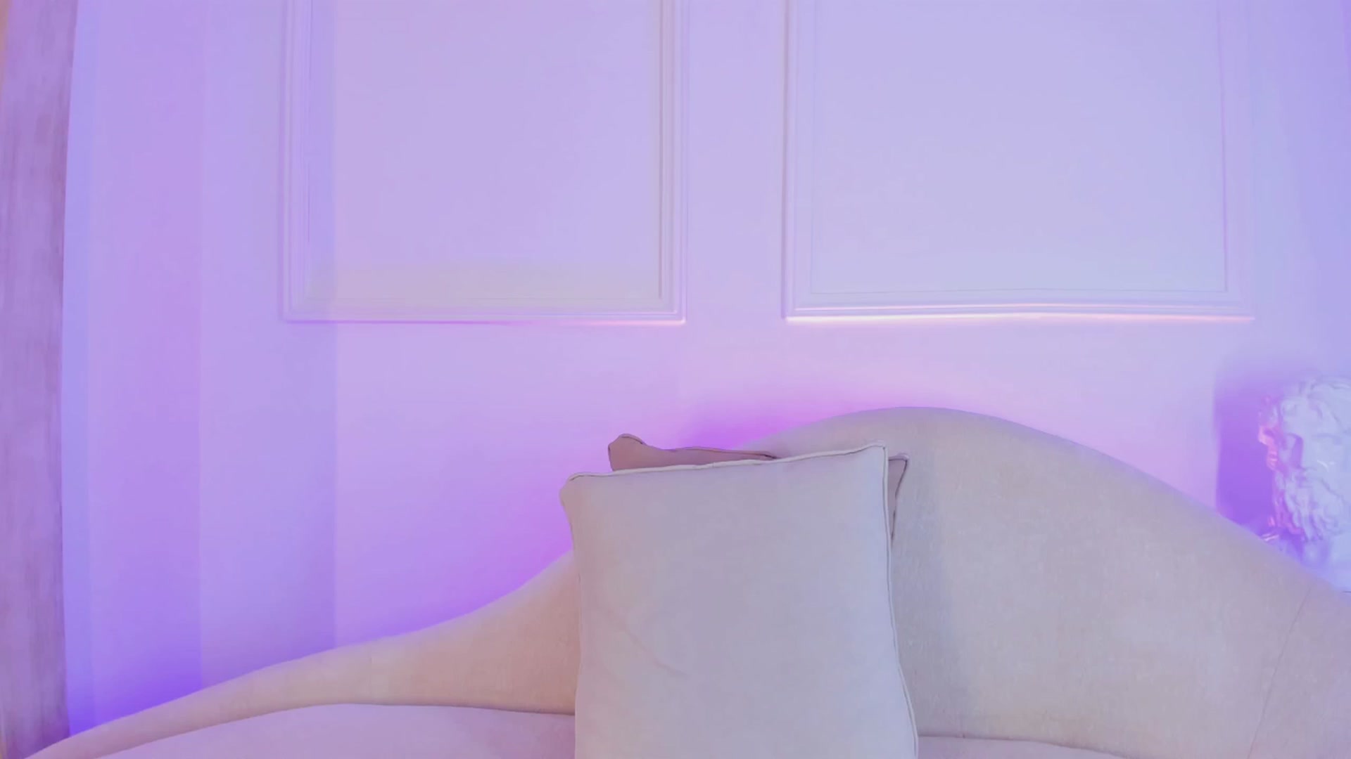 Gallery image thumbnail from VictoriaMilan's myfreecams stream on, 04/04/2025, 13:54 image 12 of 20