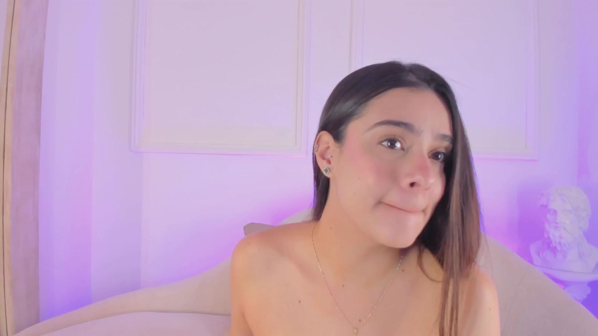 Gallery image thumbnail from VictoriaMilan's myfreecams stream on, 04/07/2025, 15:33 image 7 of 20