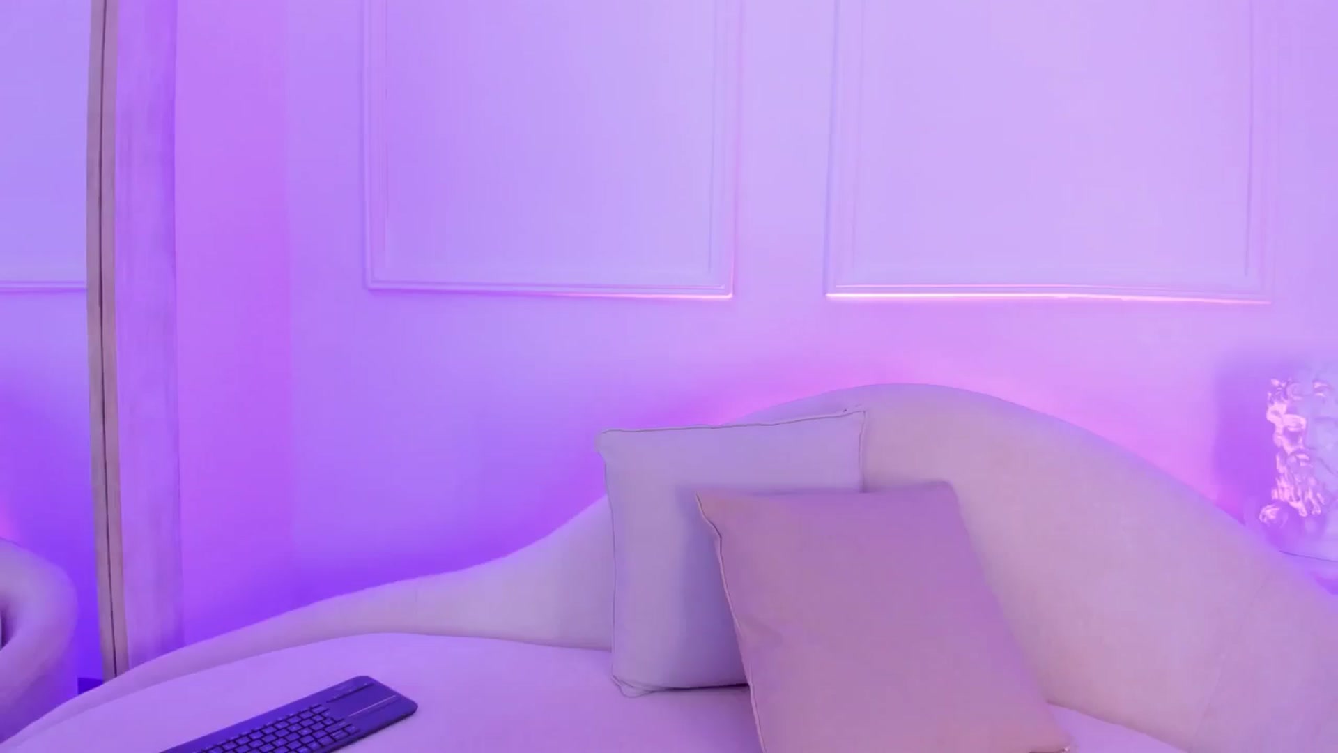 Gallery image thumbnail from VictoriaMilan's myfreecams stream on, 04/16/2025, 14:40 image 5 of 20