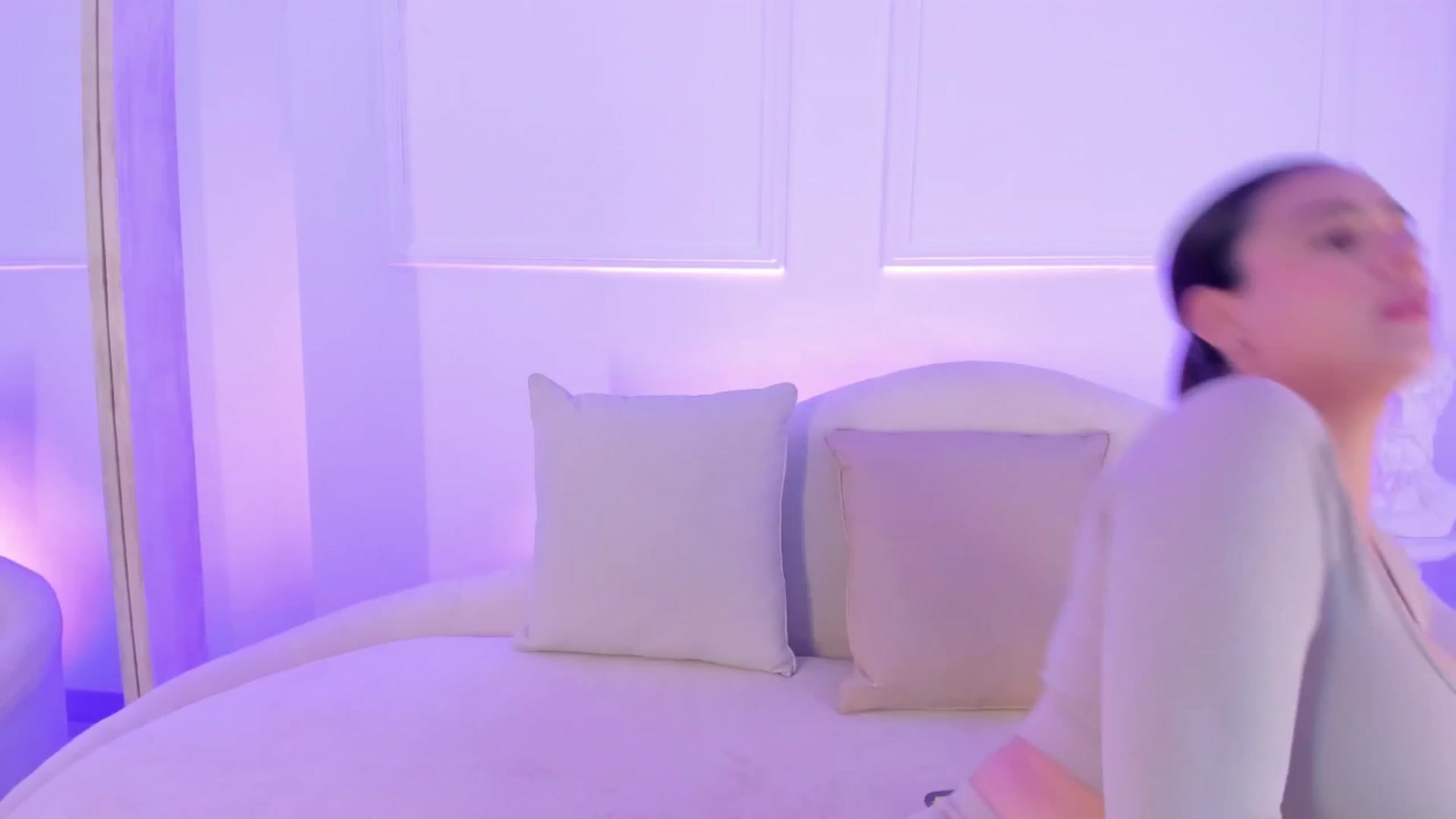 Gallery image thumbnail from VictoriaMilan's myfreecams stream on, 04/21/2025, 18:35 image 1 of 20