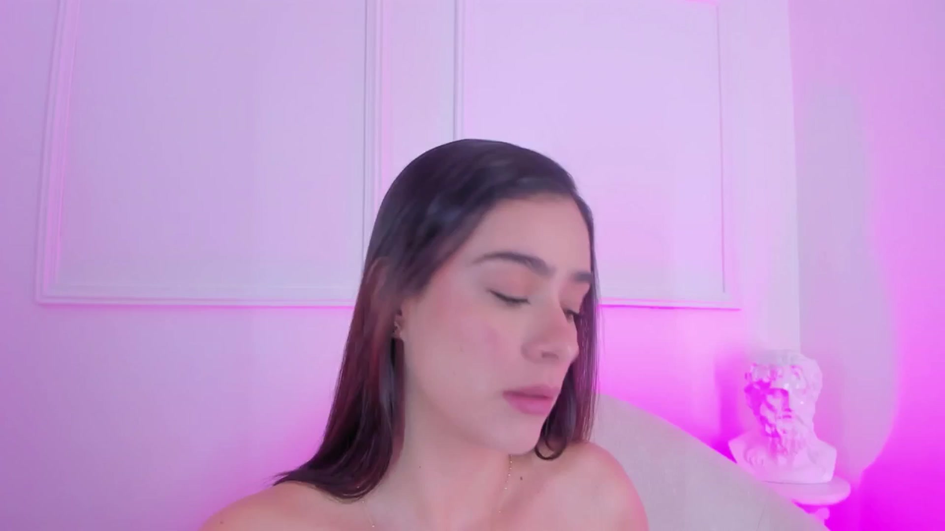 Gallery image thumbnail from VictoriaMilan's myfreecams stream on, 06/16/2025, 14:09 image 13 of 20