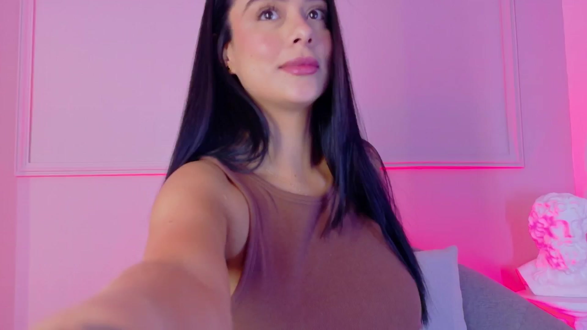 Gallery image thumbnail from VictoriaMilan's myfreecams stream on, 09/11/2025, 15:13 image 9 of 20