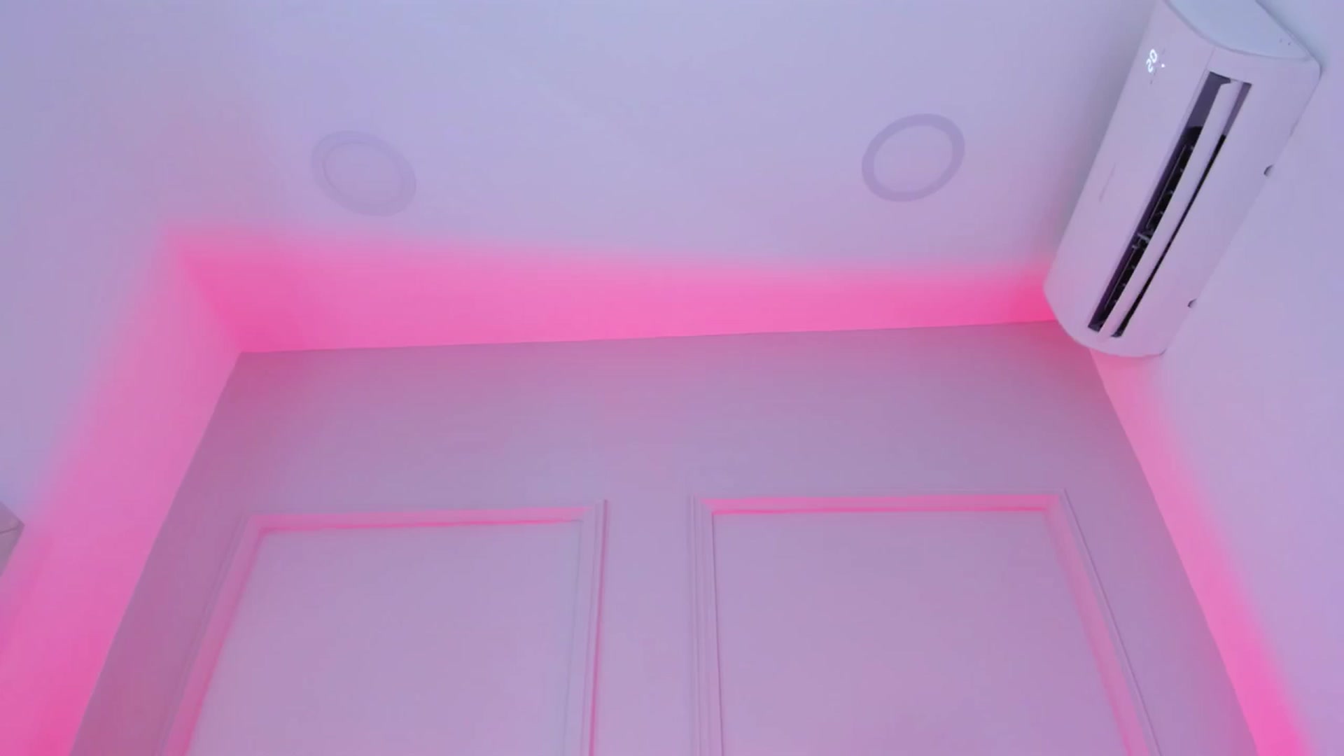 Gallery image thumbnail from VictoriaMilan's myfreecams stream on, 09/13/2025, 15:34 image 9 of 20