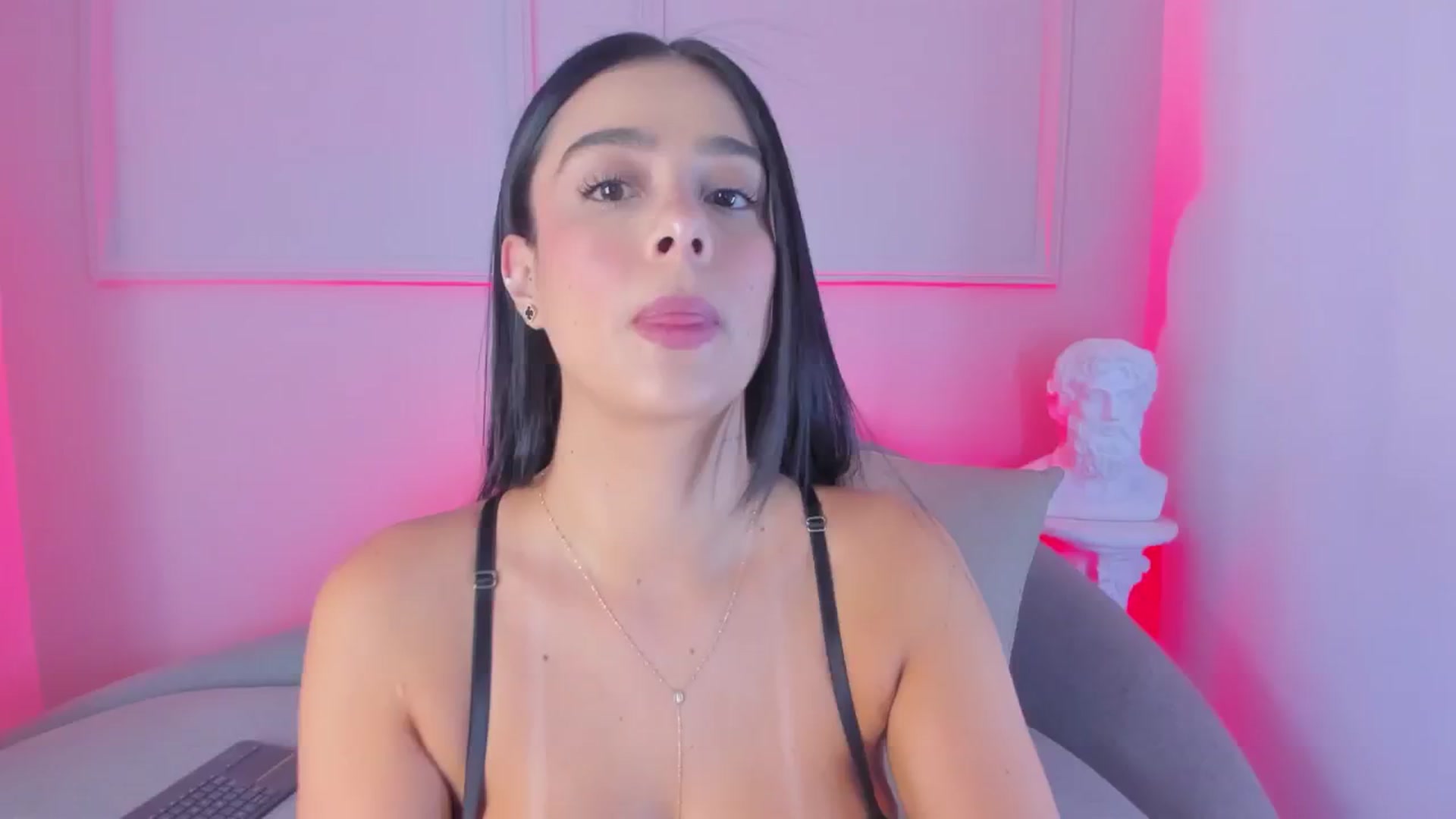 Gallery image thumbnail from VictoriaMilan's myfreecams stream on, 09/13/2025, 15:34 image 1 of 20