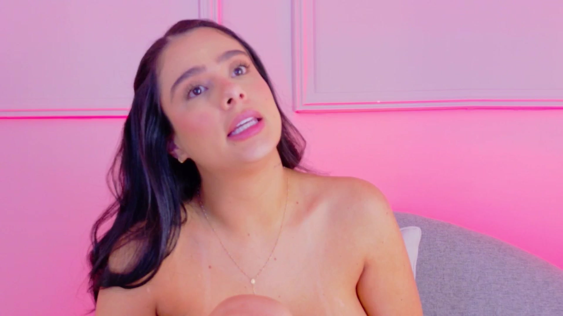 Gallery image thumbnail from VictoriaMilan's myfreecams stream on, 09/18/2025, 15:56 image 19 of 20