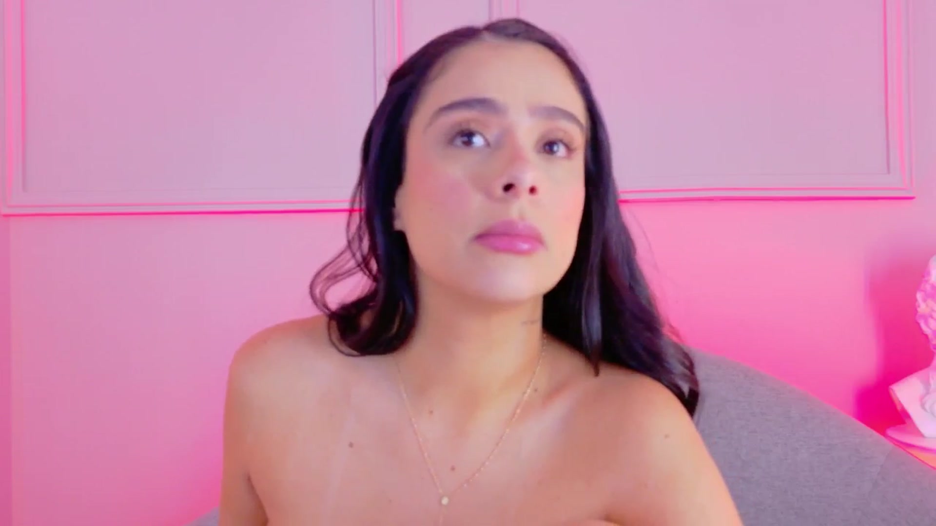 Gallery image thumbnail from VictoriaMilan's myfreecams stream on, 09/18/2025, 17:06 image 9 of 20