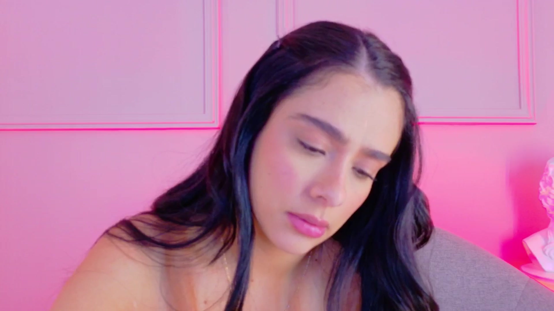 Gallery image thumbnail from VictoriaMilan's myfreecams stream on, 09/18/2025, 17:06 image 14 of 20