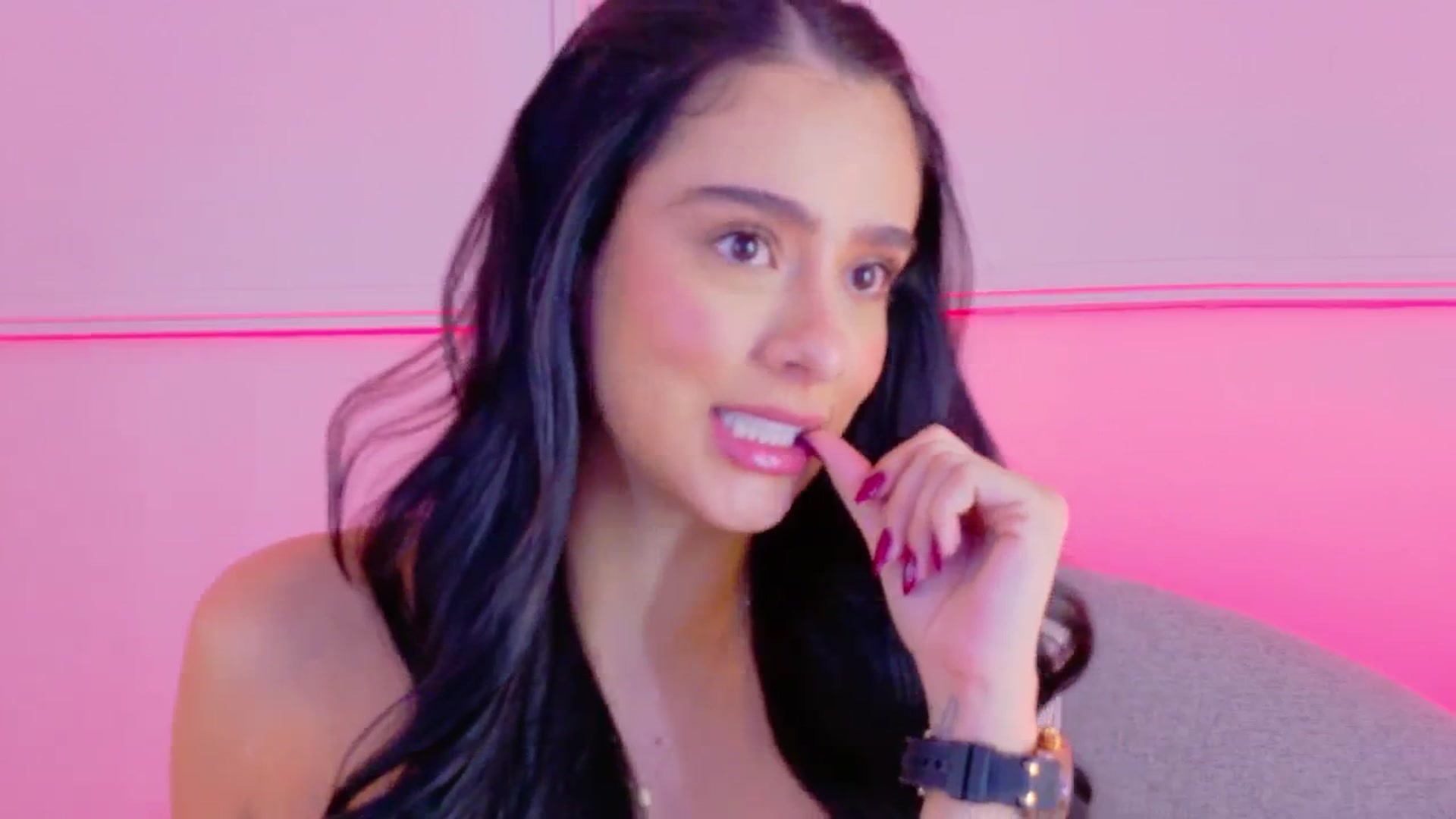 Gallery image thumbnail from VictoriaMilan's myfreecams stream on, 09/18/2025, 17:06 image 7 of 20