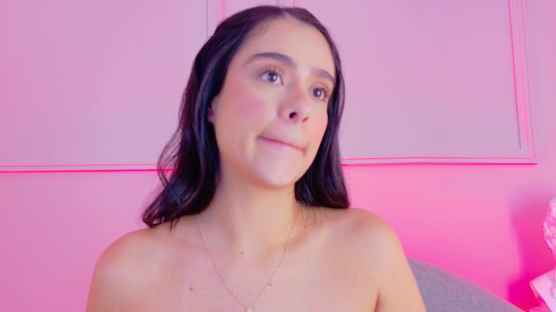 Gallery image thumbnail from VictoriaMilan's myfreecams stream on, 09/18/2025, 17:06 image 16 of 20