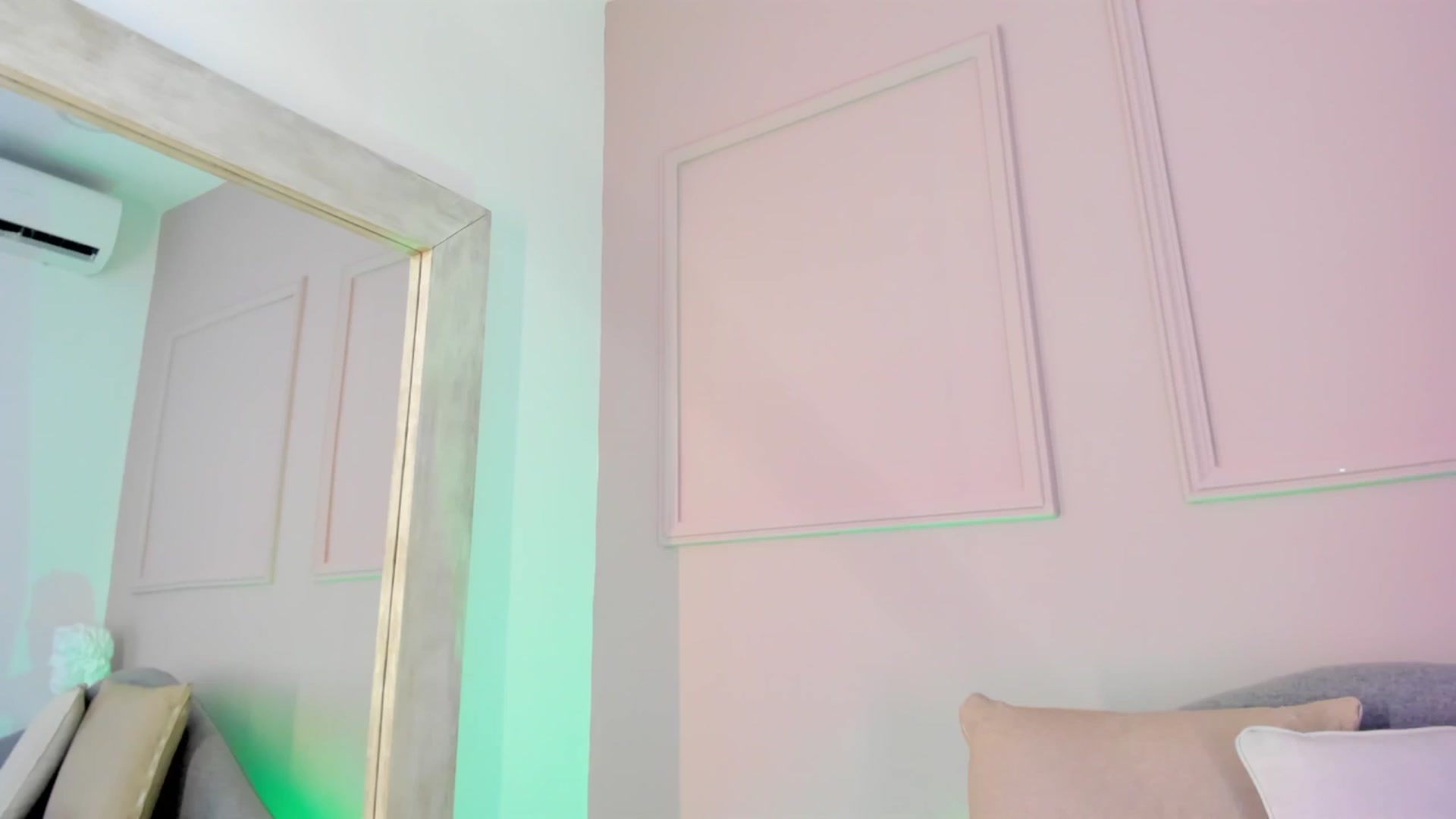 Gallery image thumbnail from VictoriaMilan's myfreecams stream on, 09/26/2025, 15:35 image 5 of 20