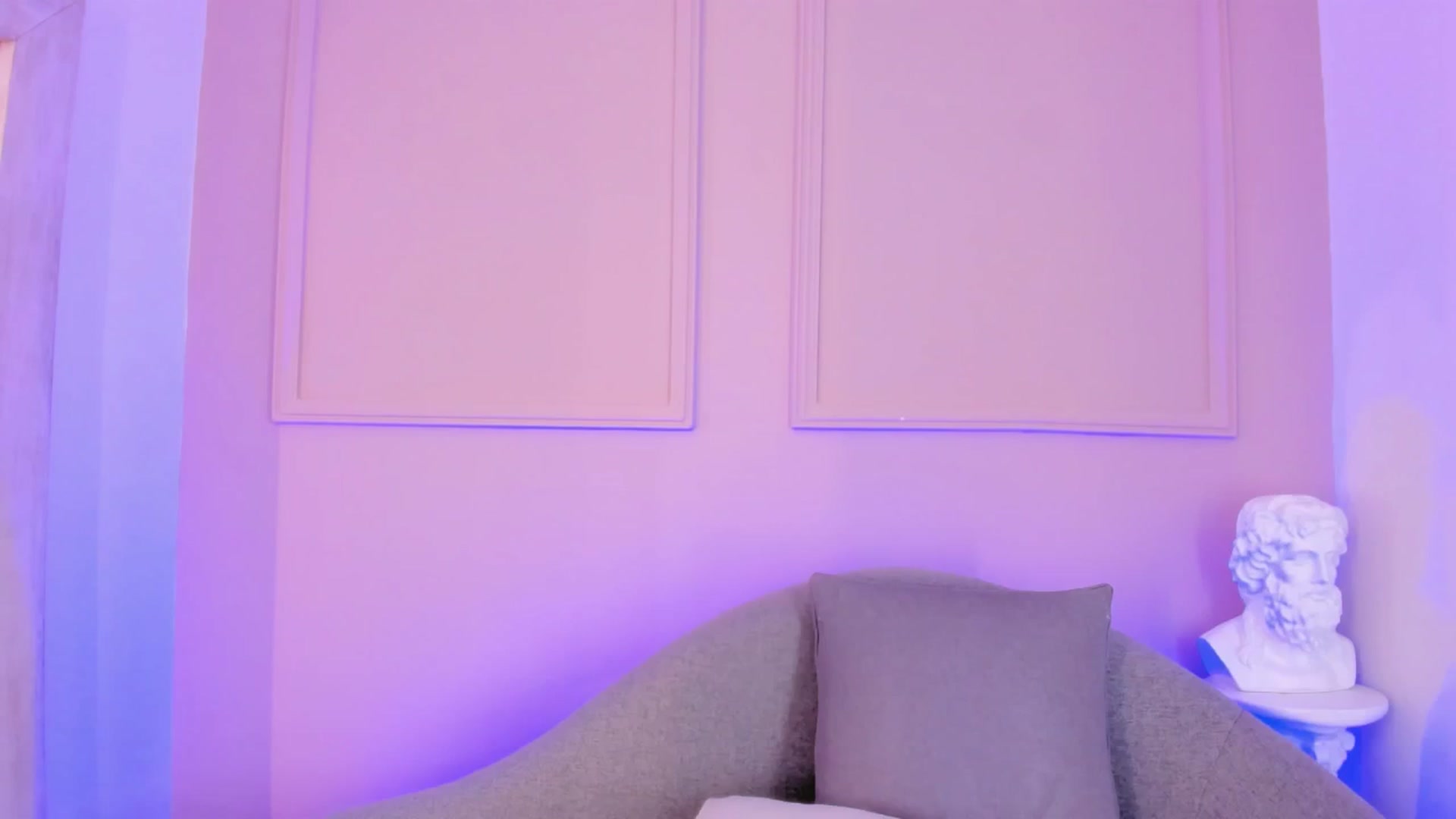 Gallery image thumbnail from VictoriaMilan's myfreecams stream on, 10/01/2025, 15:43 image 4 of 20