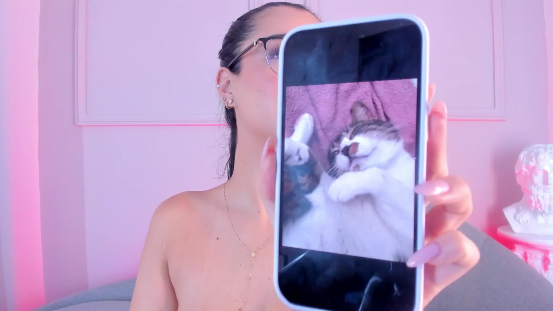 Gallery image thumbnail from VictoriaMilan's myfreecams stream on, 10/14/2025, 16:01 image 7 of 20