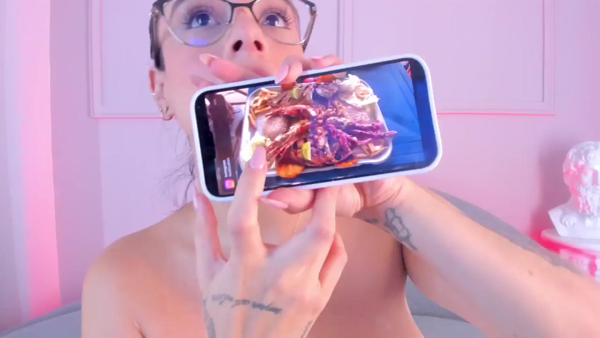 Gallery image thumbnail from VictoriaMilan's myfreecams stream on, 10/14/2025, 16:01 image 17 of 20
